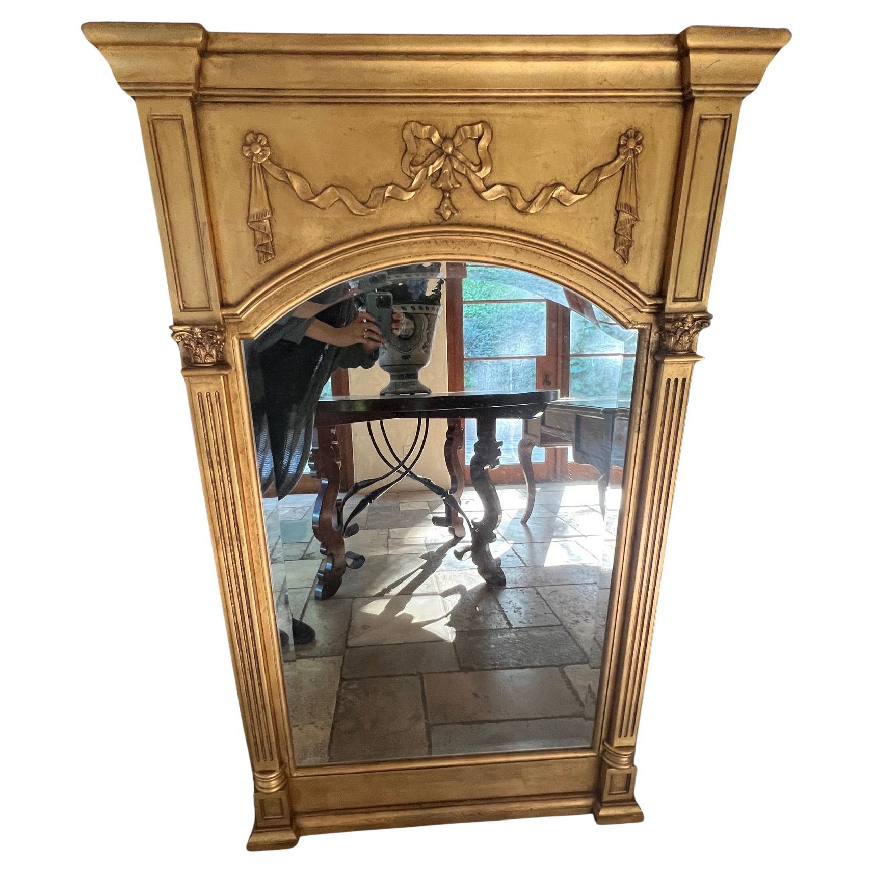 Milieu du XXe siècle Miroir en bois doré Trumeau de style Régence, c.I.C. en vente
