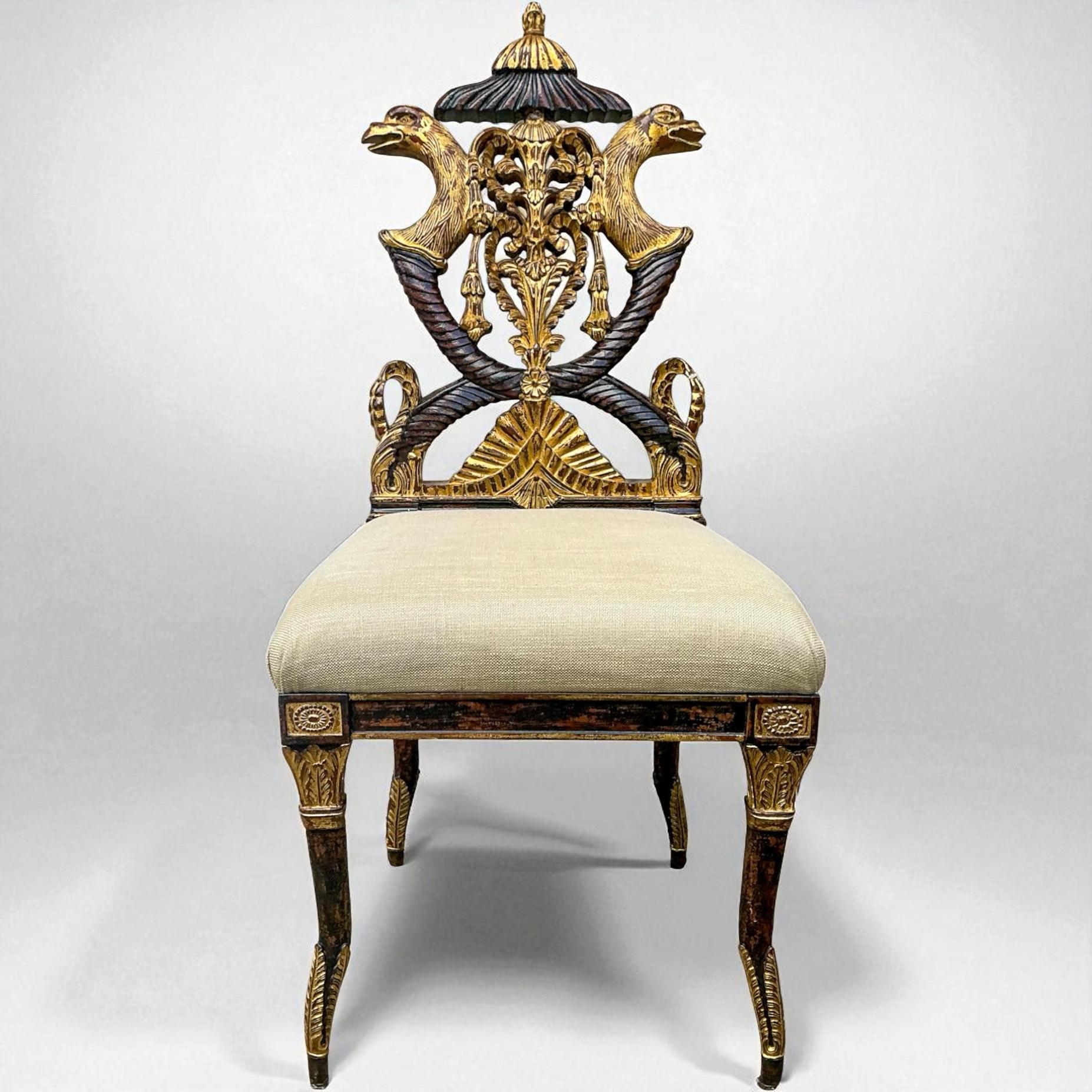 Stile Regency in legno di frutta e foglia d'oro Chinoiserie e Griffin  Sedia laterale / da scrivania In condizioni buone in vendita a Kennesaw, GA