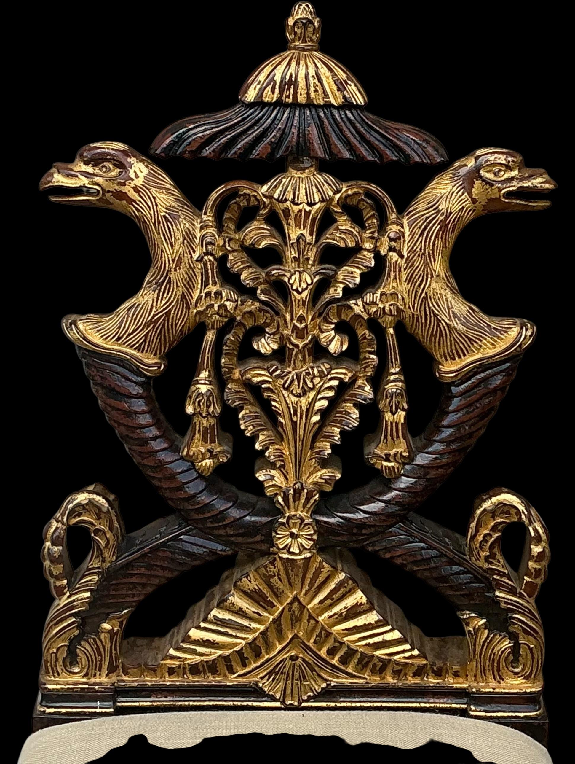 Stile Regency in legno di frutta e foglia d'oro Chinoiserie e Griffin  Sedia laterale / da scrivania in vendita 1