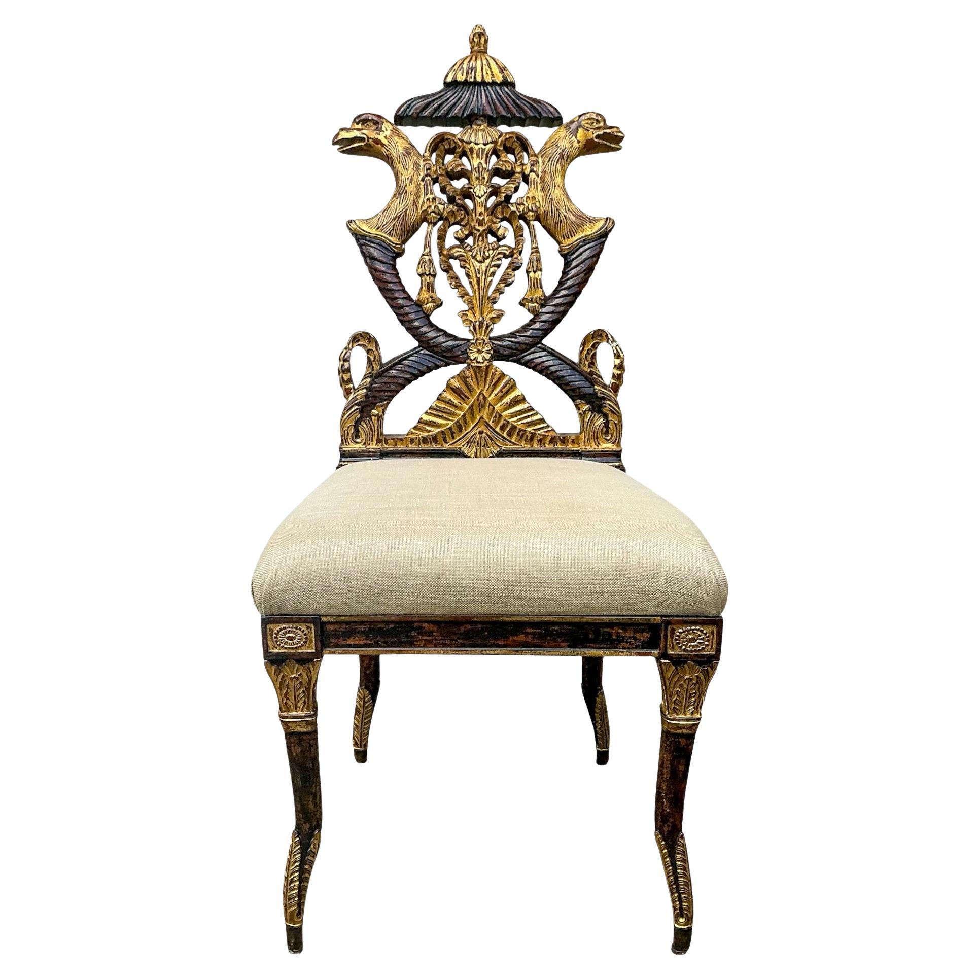 Stile Regency in legno di frutta e foglia d'oro Chinoiserie e Griffin  Sedia laterale / da scrivania in vendita