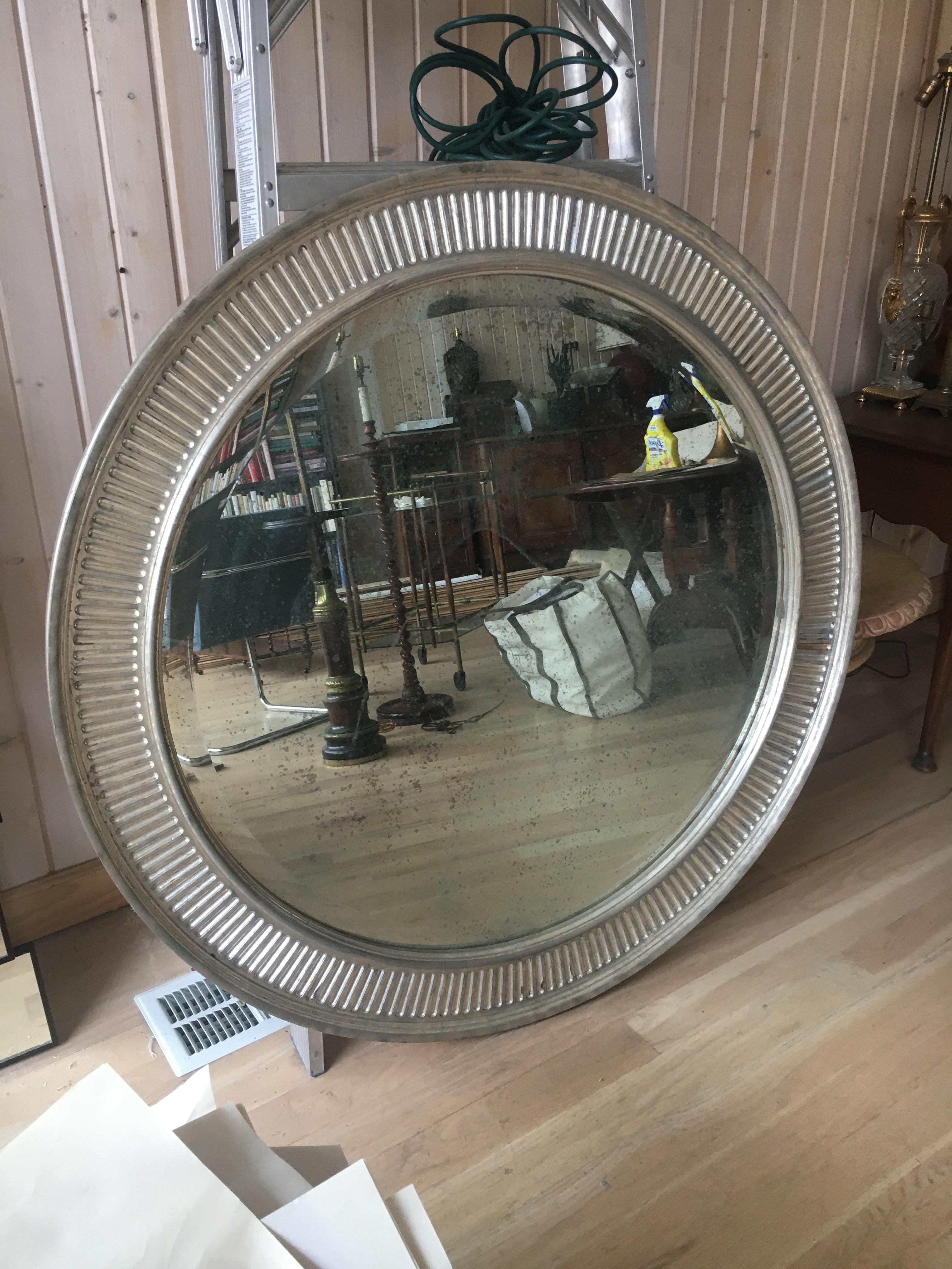 Regency style giltwood round mirror with beveled plate, lovely m finish.