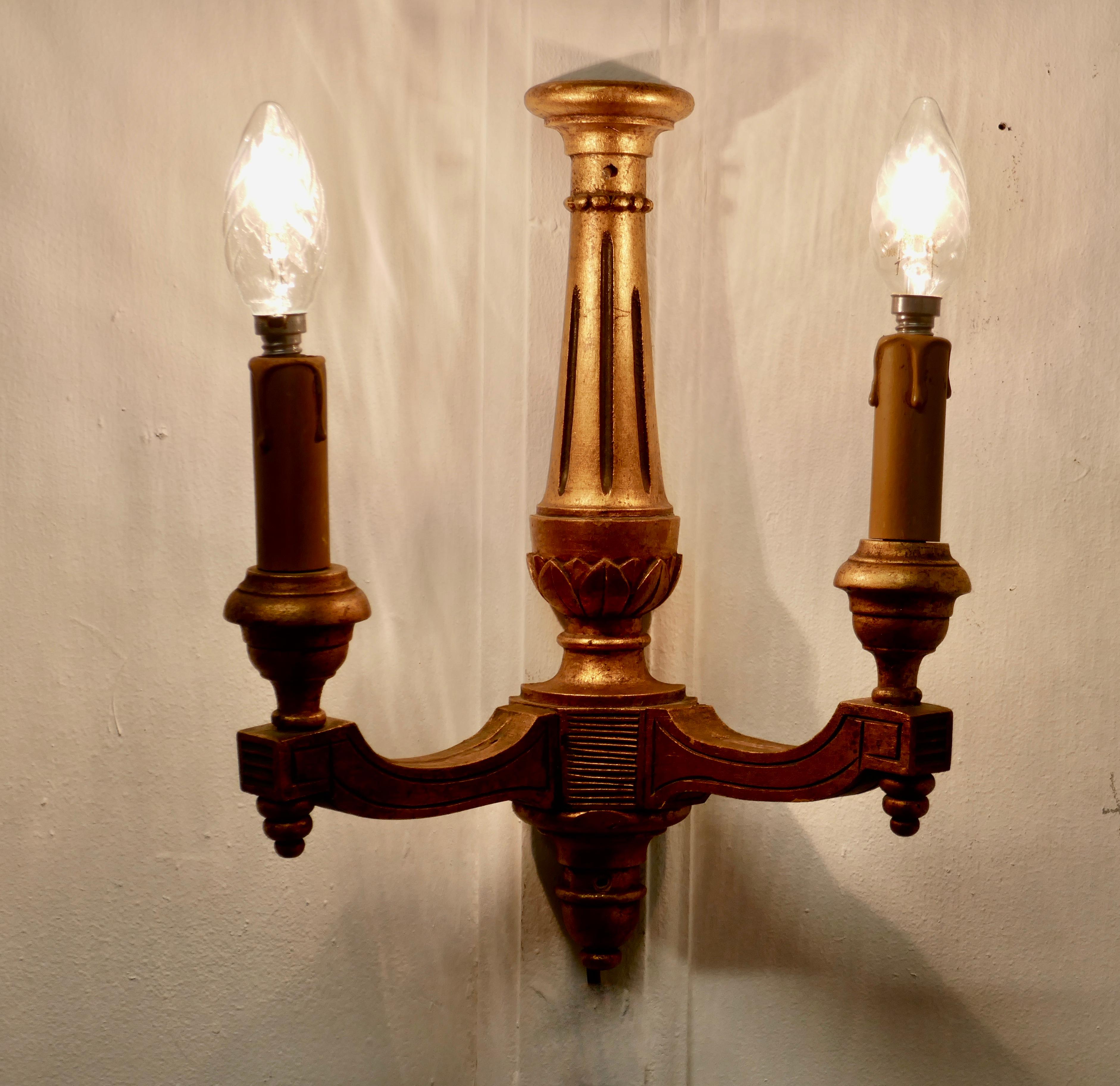 Regency Style Gilt Wood Carved TwinWall Light In Good Condition For Sale In Chillerton, Isle of Wight