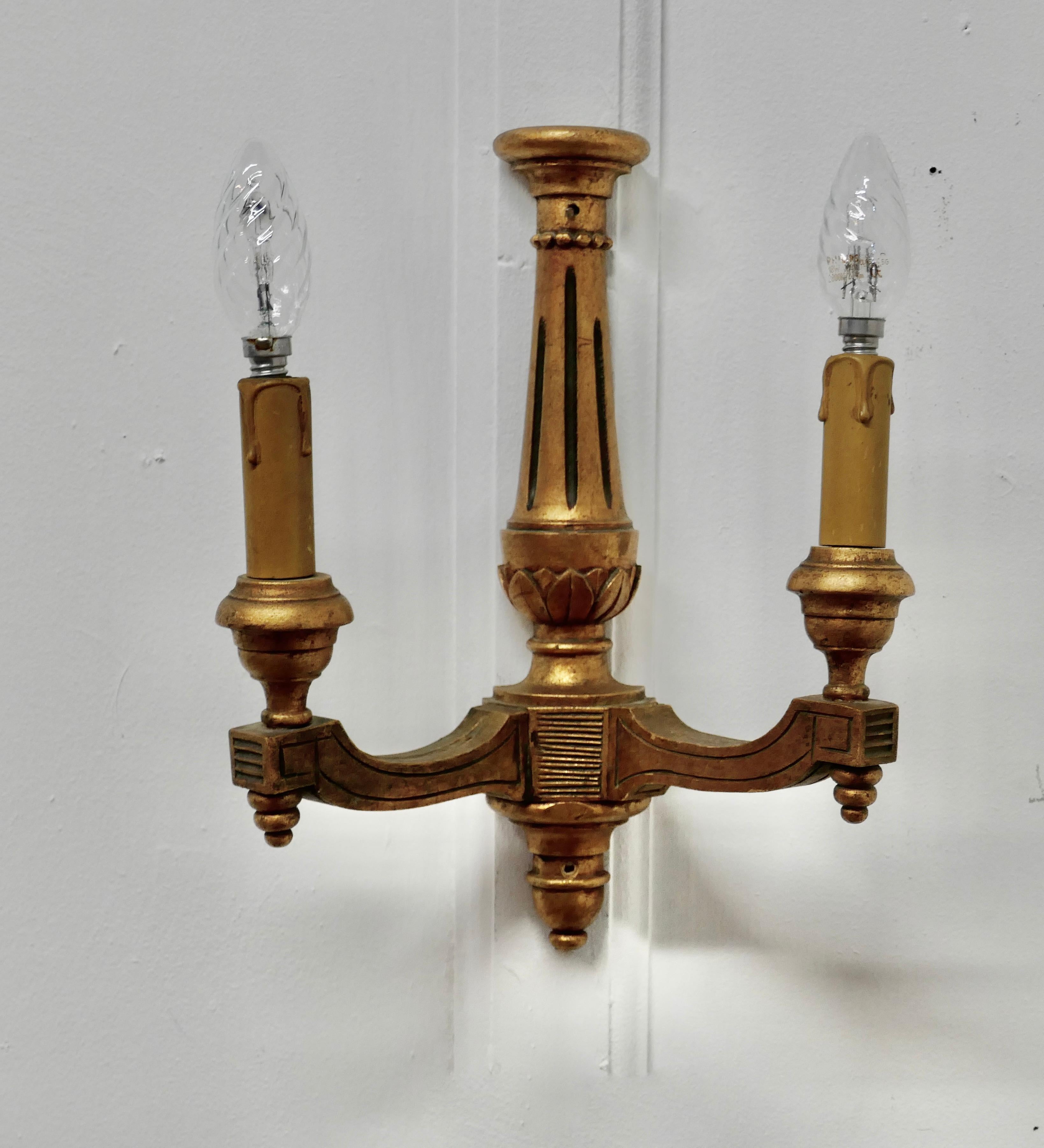 20th Century Regency Style Gilt Wood Carved TwinWall Light For Sale