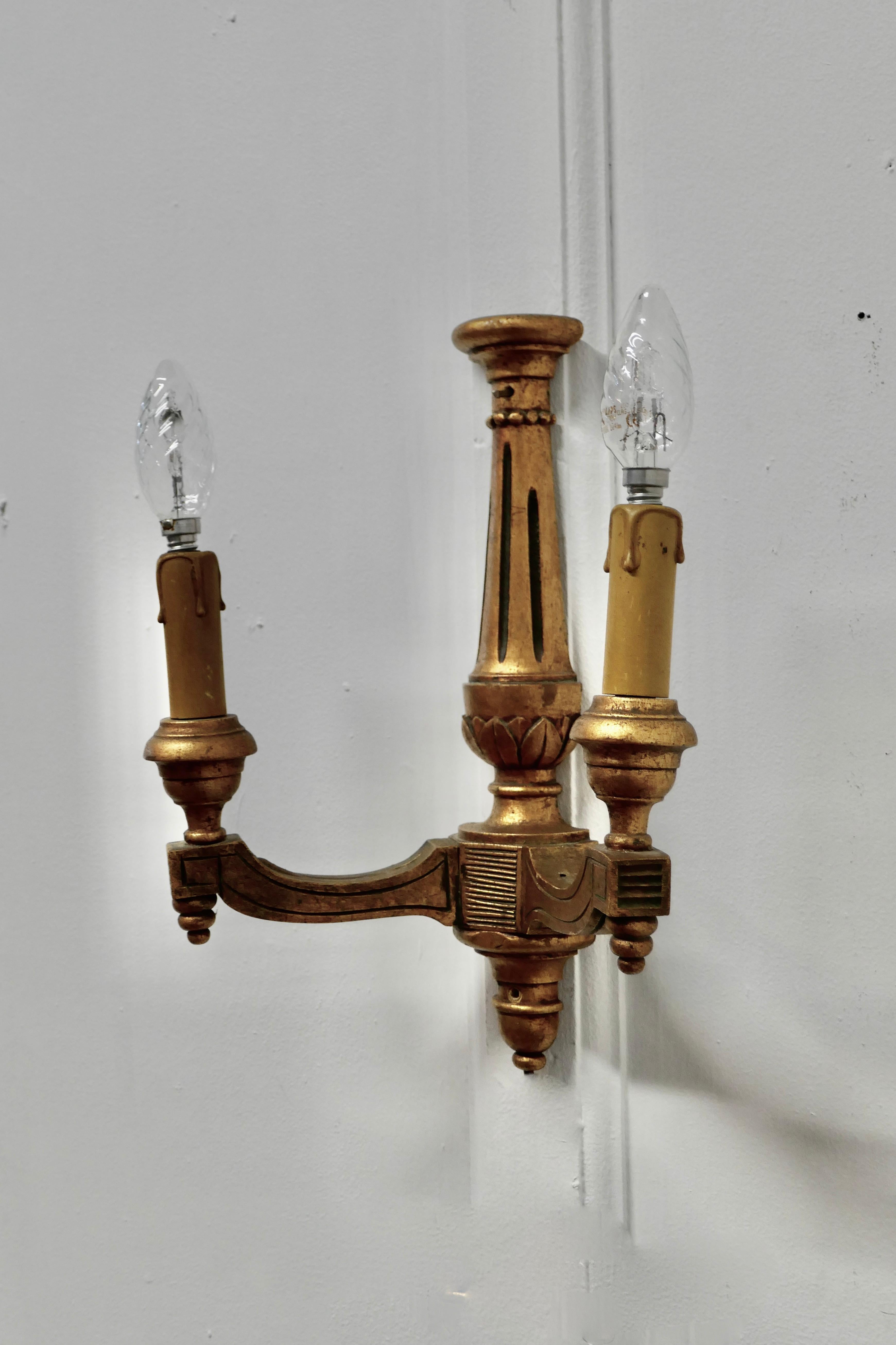 Regency Style Gilt Wood Carved TwinWall Light For Sale 1