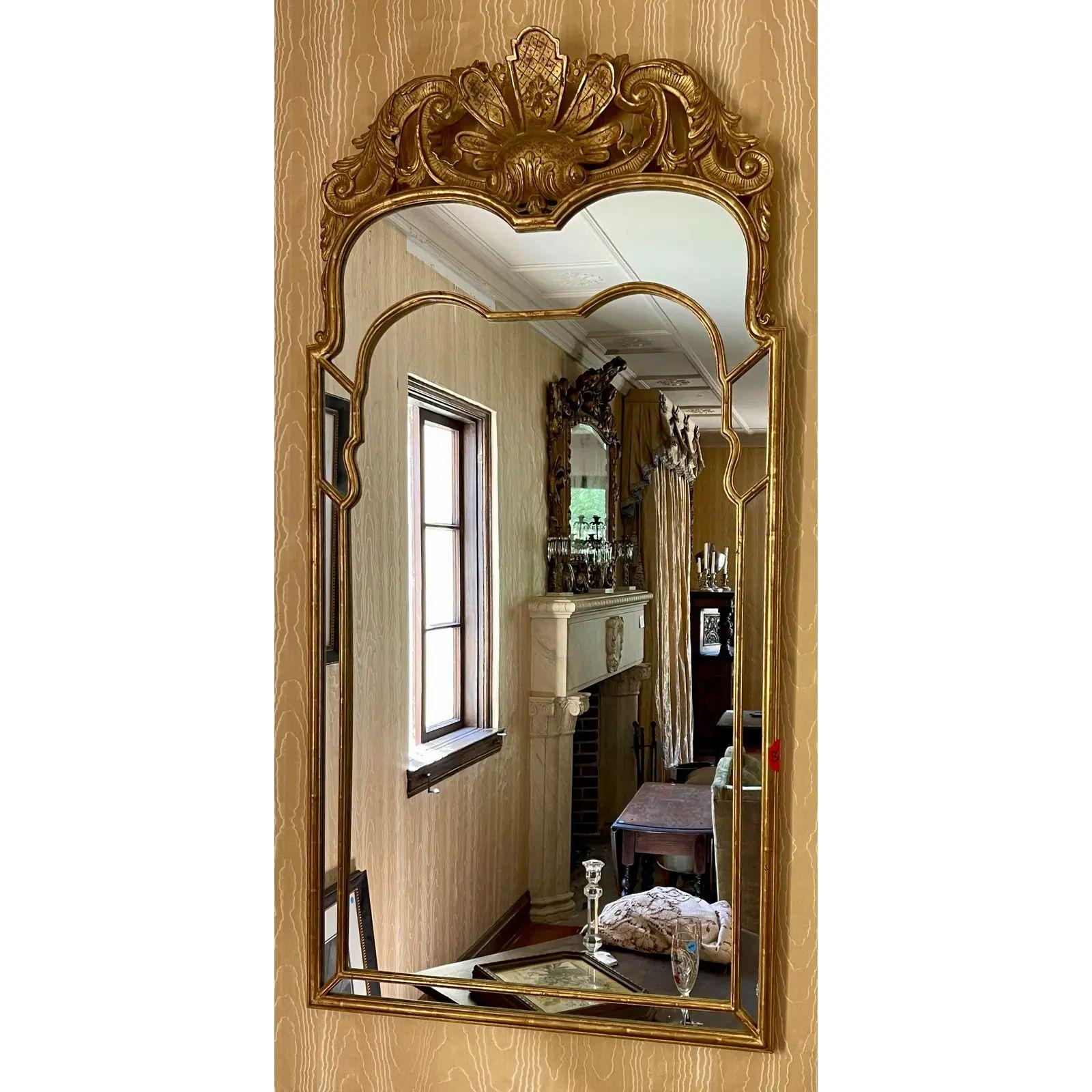 Regency Miroir rococo en bois doré de style Régence de Villa Melrose