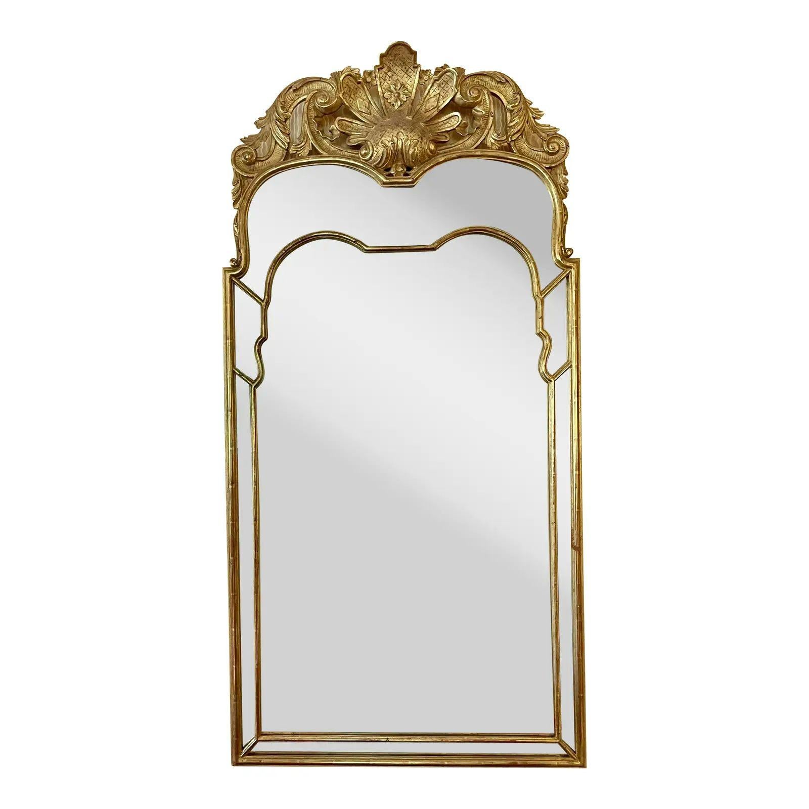 Miroir rococo en bois doré de style Régence de Villa Melrose