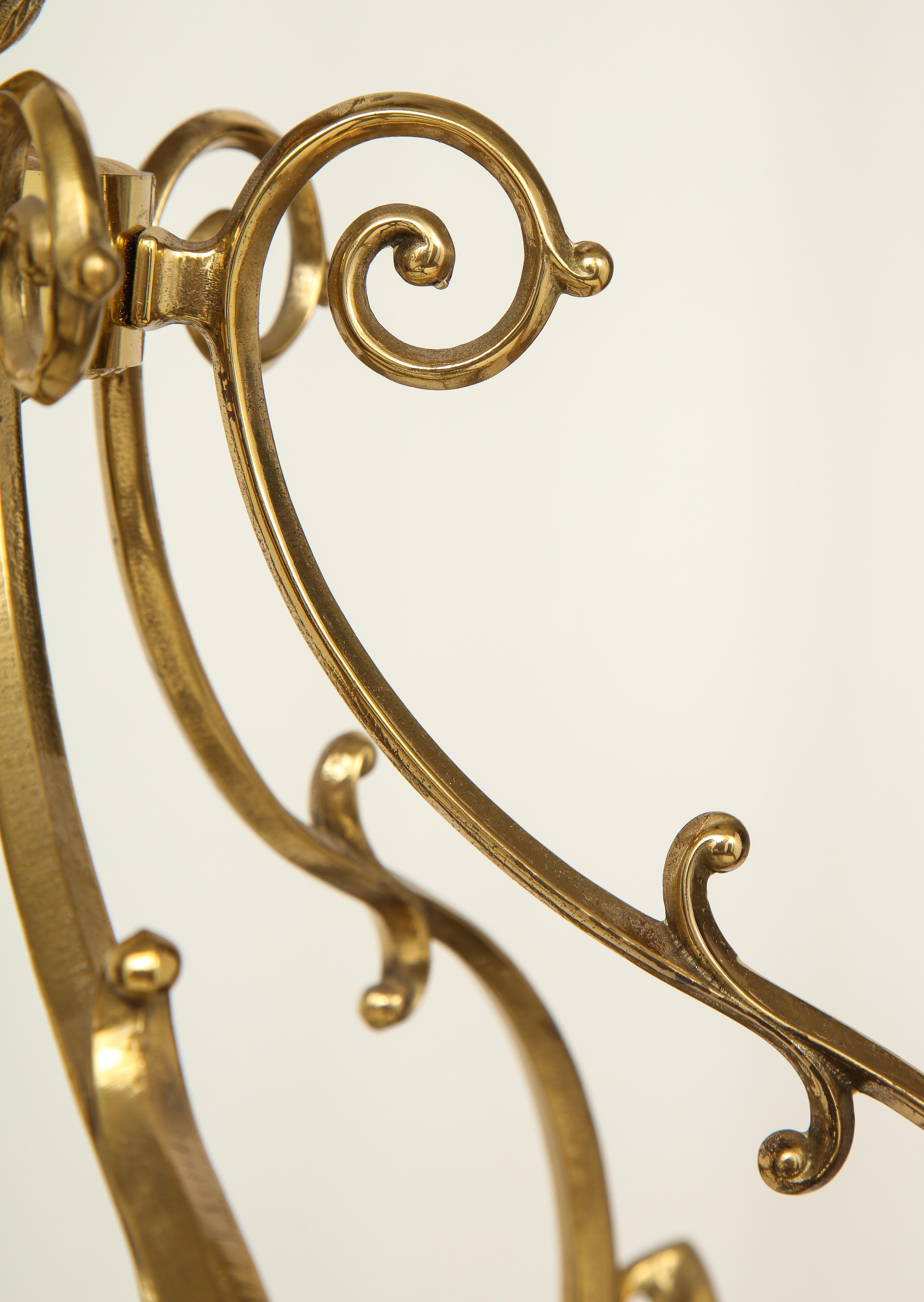 Lanterne d'entrée de style Regency en laiton laqué or en vente 4