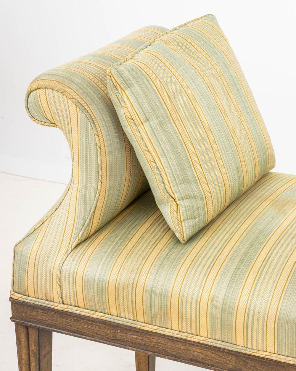 Regency Style Grain Painted Window Seat In Good Condition For Sale In Astoria, NY