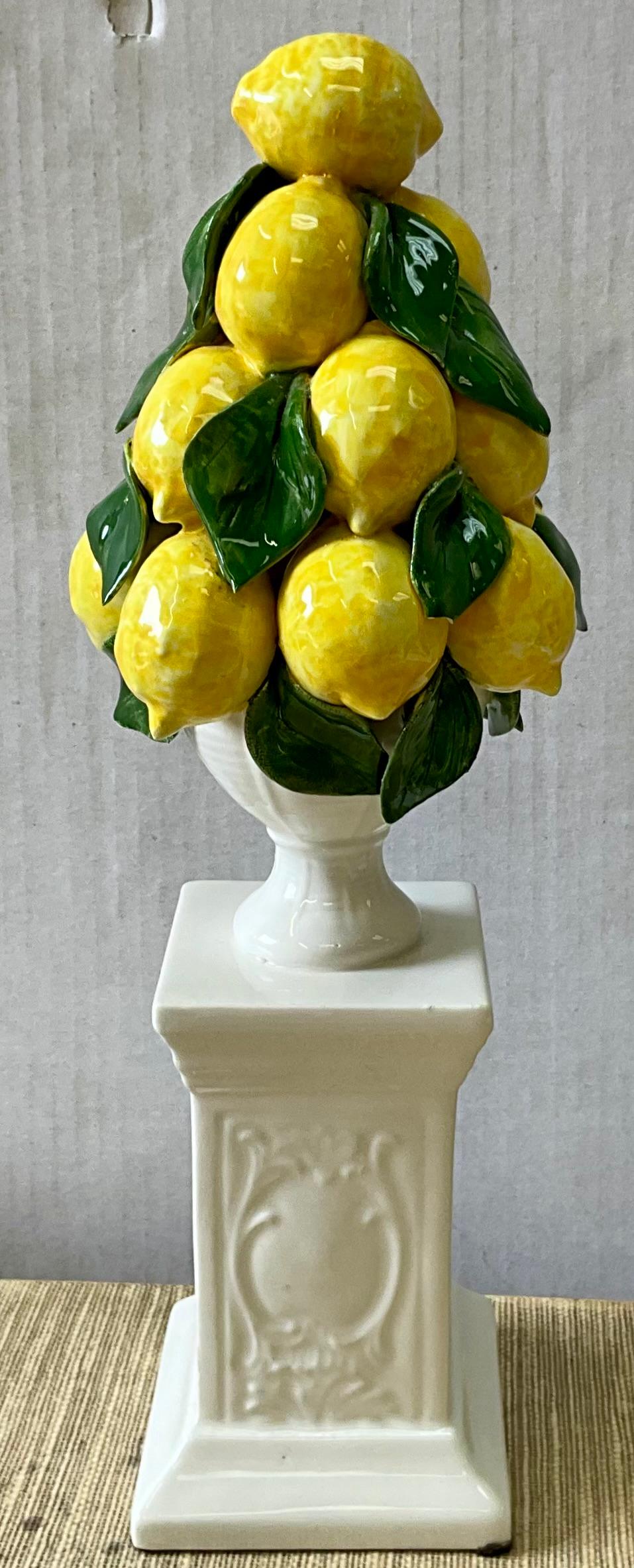 Céramique Table décorative / Vases / Centre de table en céramique italienne de style Régence en vente