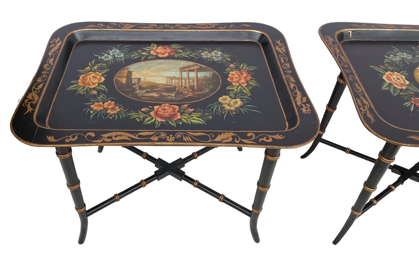 Regency Tables d'appoint de style Régence en faux bambou peint à la tôle - Paire en vente