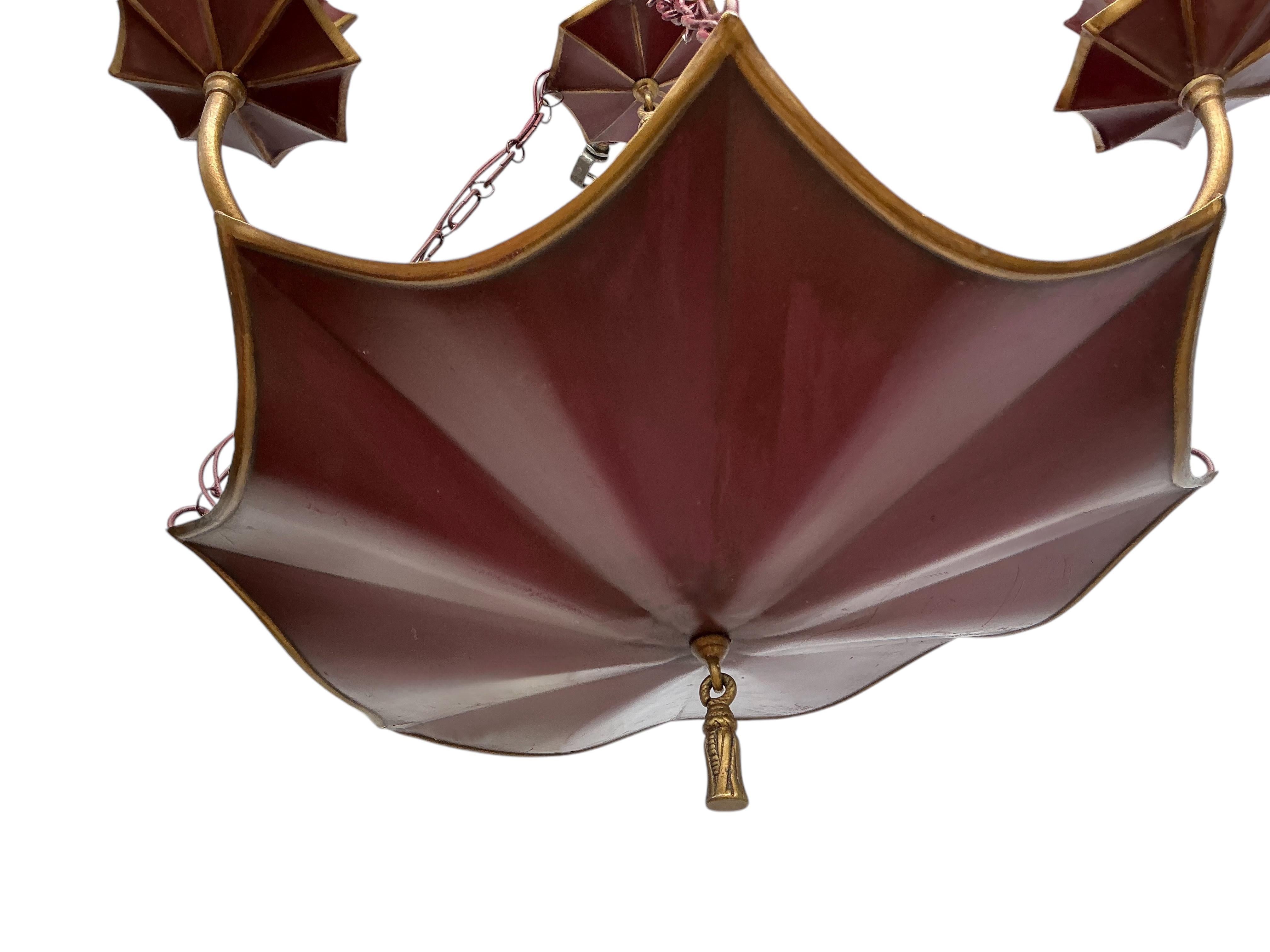 Metallo Lampadario a 4 bracci con pagoda rossa e nappe dorate in stile Regency - 6 luci in vendita