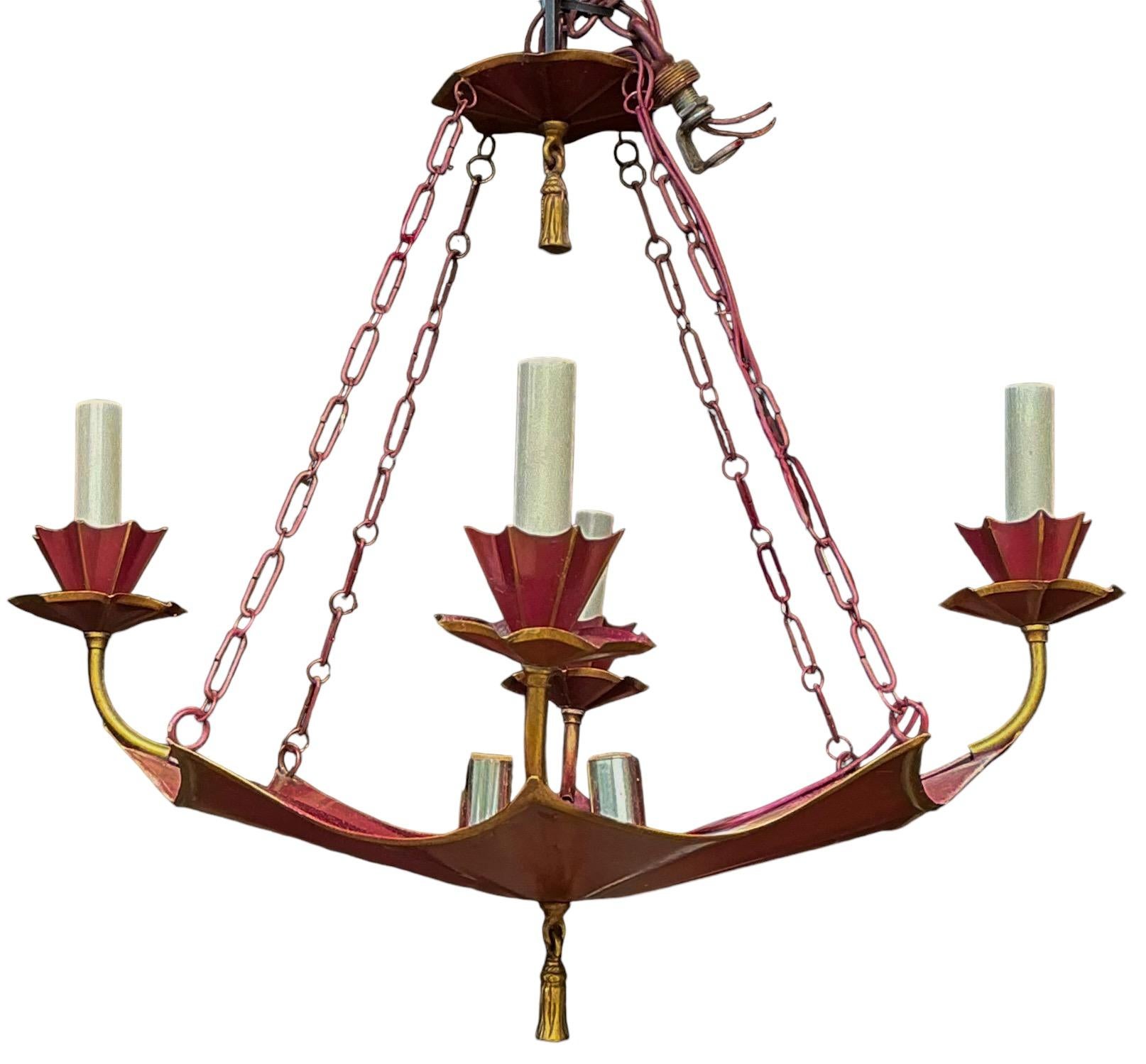 Lampadario a 4 bracci con pagoda rossa e nappe dorate in stile Regency - 6 luci in vendita 2