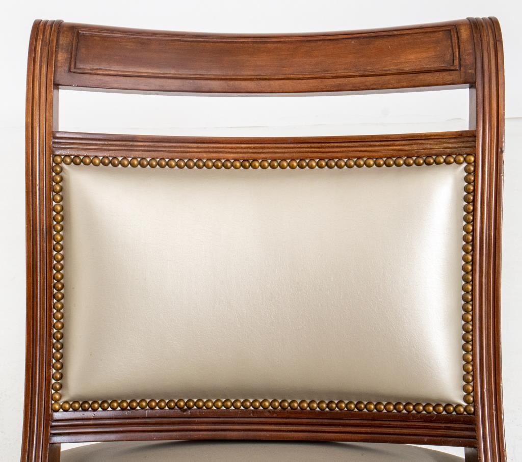 20ième siècle Grande chaise en acajou de style Régence en vente