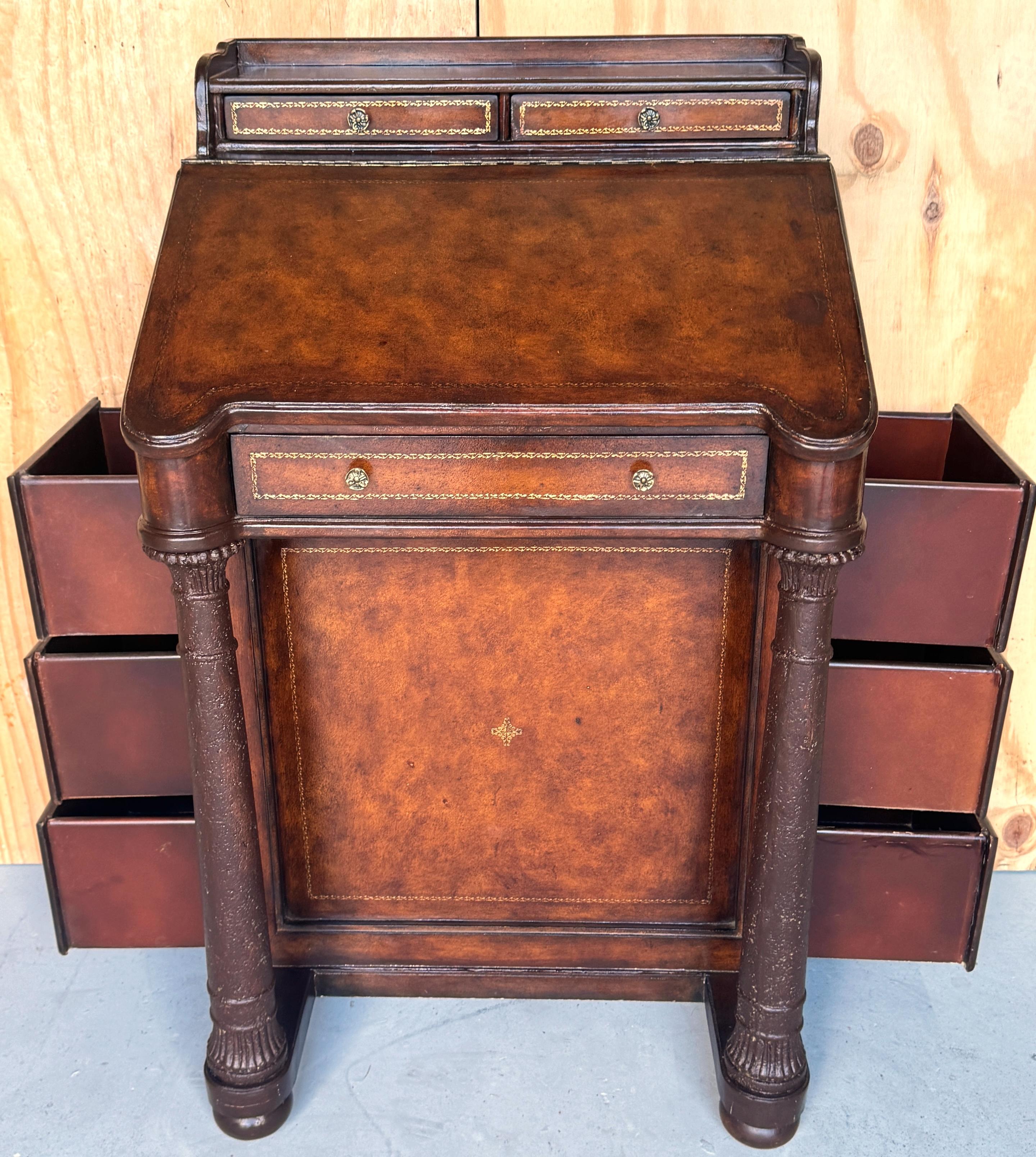 Scrivania Davenport con rivestimento in pelle in stile Regency, Atrib. Maitland Smith in vendita 6