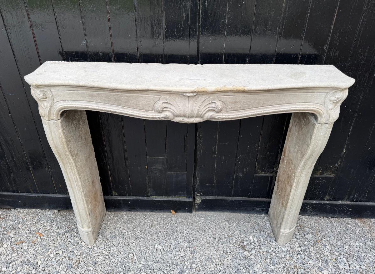 Chimenea de piedra caliza estilo Regencia, hacia 1880 en venta 4