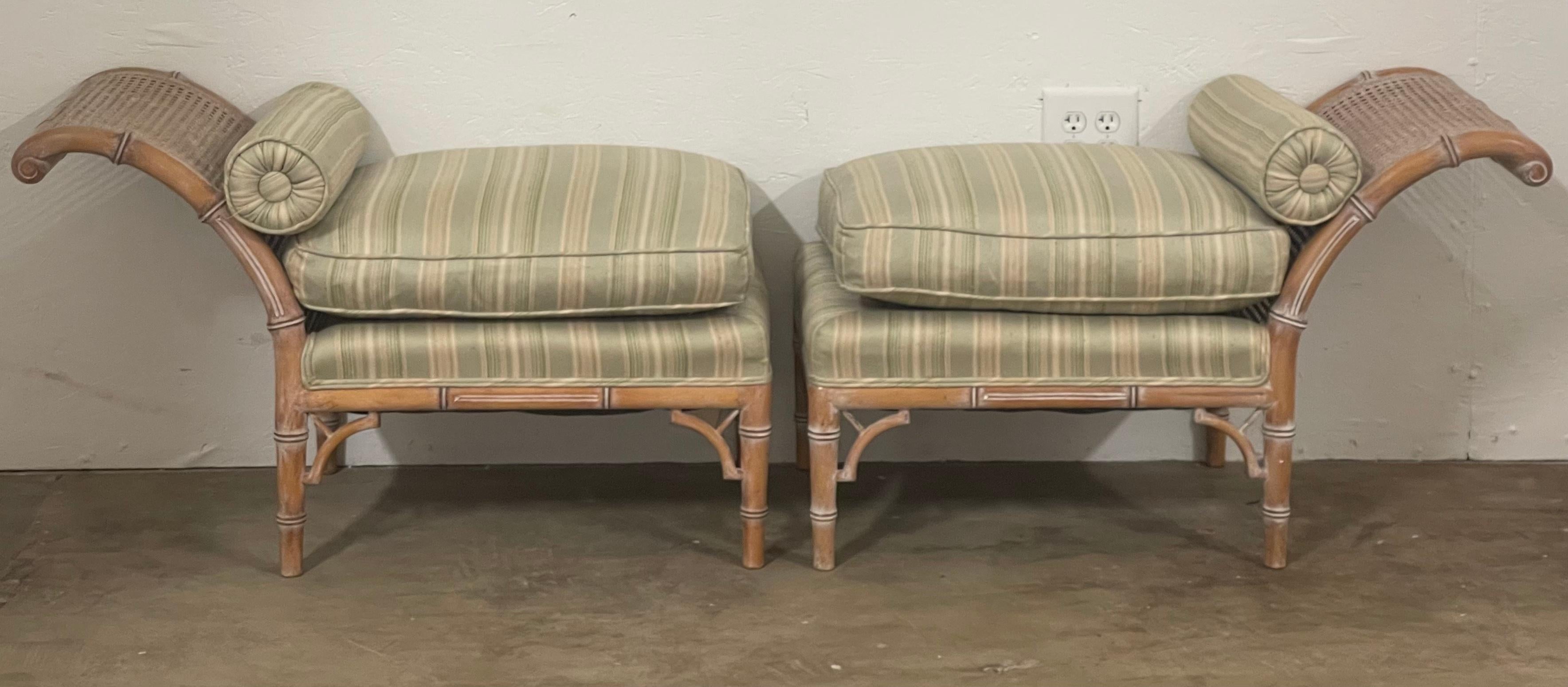 Panca o chaise in finto bambù cerato in stile Regency in seta in vendita 1
