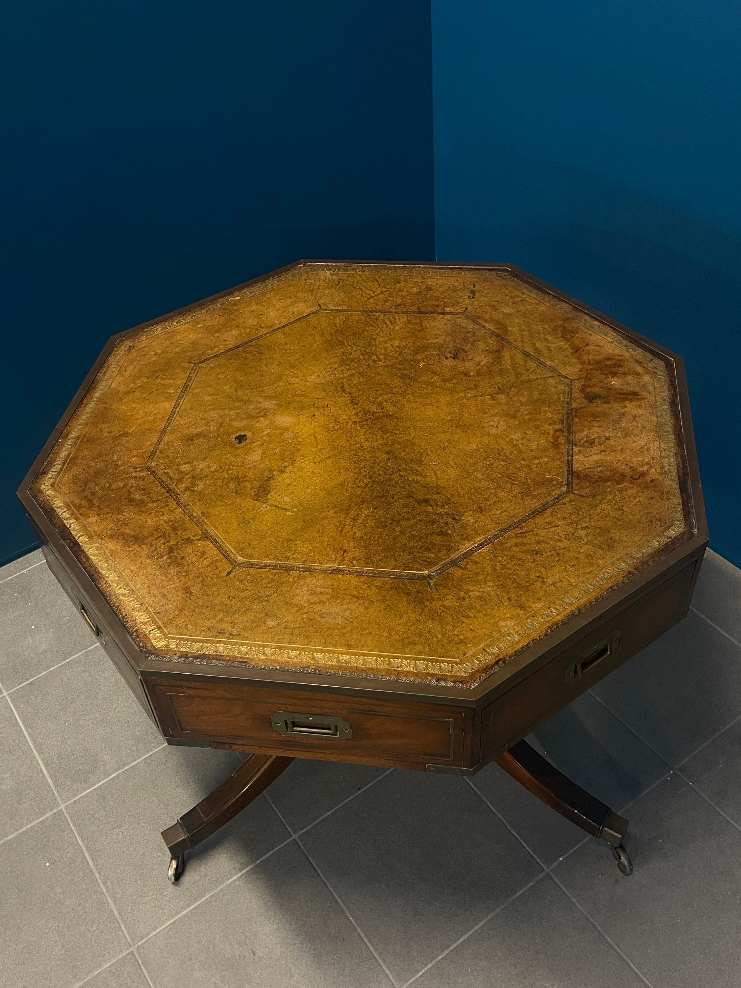 Regency style mahogany and leather top drum table In Good Condition For Sale In Knokke-Heist, BE