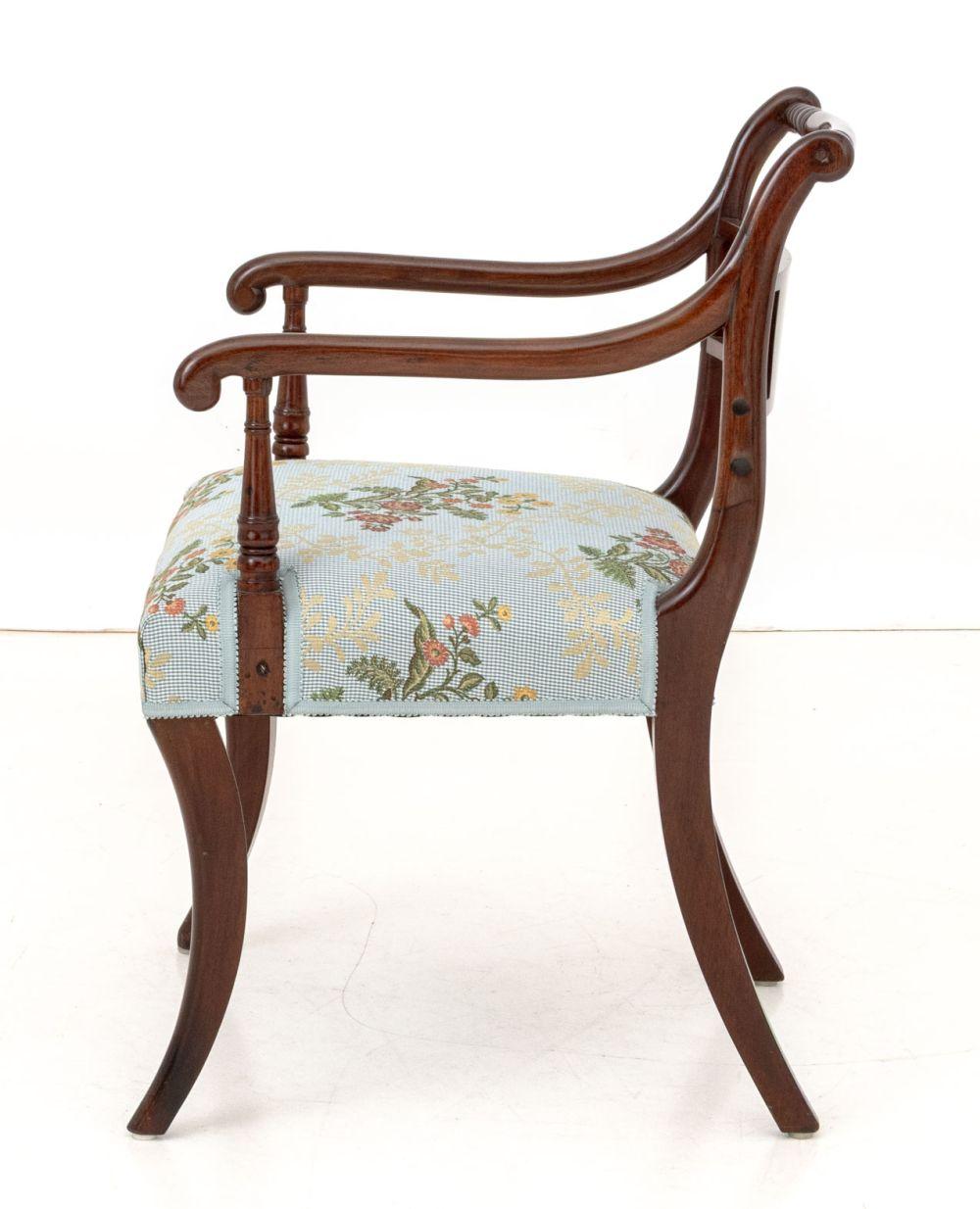 Regency Style Mahogany Armchair en Bueno estado para la venta en Astoria, NY