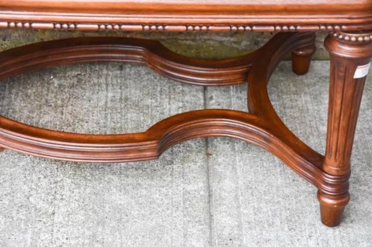 20ième siècle Banc en acajou de style Régence, vendu à l'unité en vente