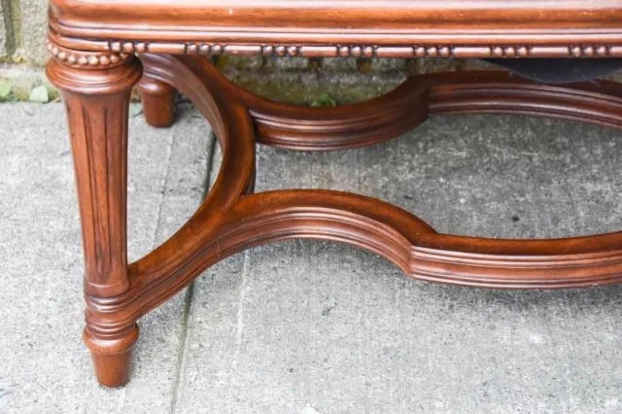 Acajou Banc en acajou de style Régence, vendu à l'unité en vente