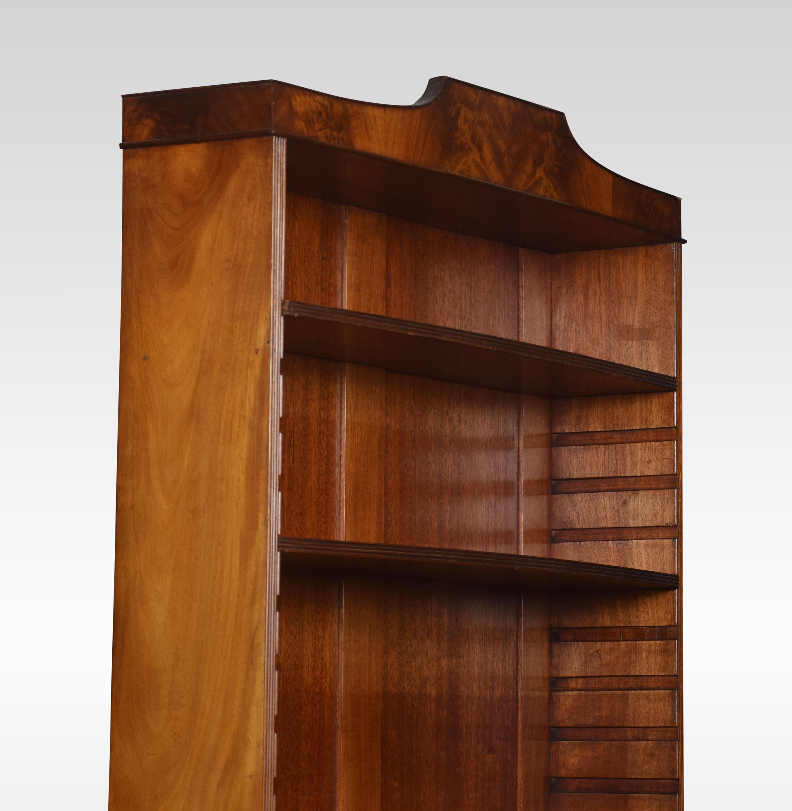 Regency style mahogany bookcase, The shaped cornice above four adjustable shelves. The base section fitted with a pair of paneled doors opening to reveal a fitted interior. All raised up on splayed feet.
Dimensions:
Height 79.5 inches
Width 34