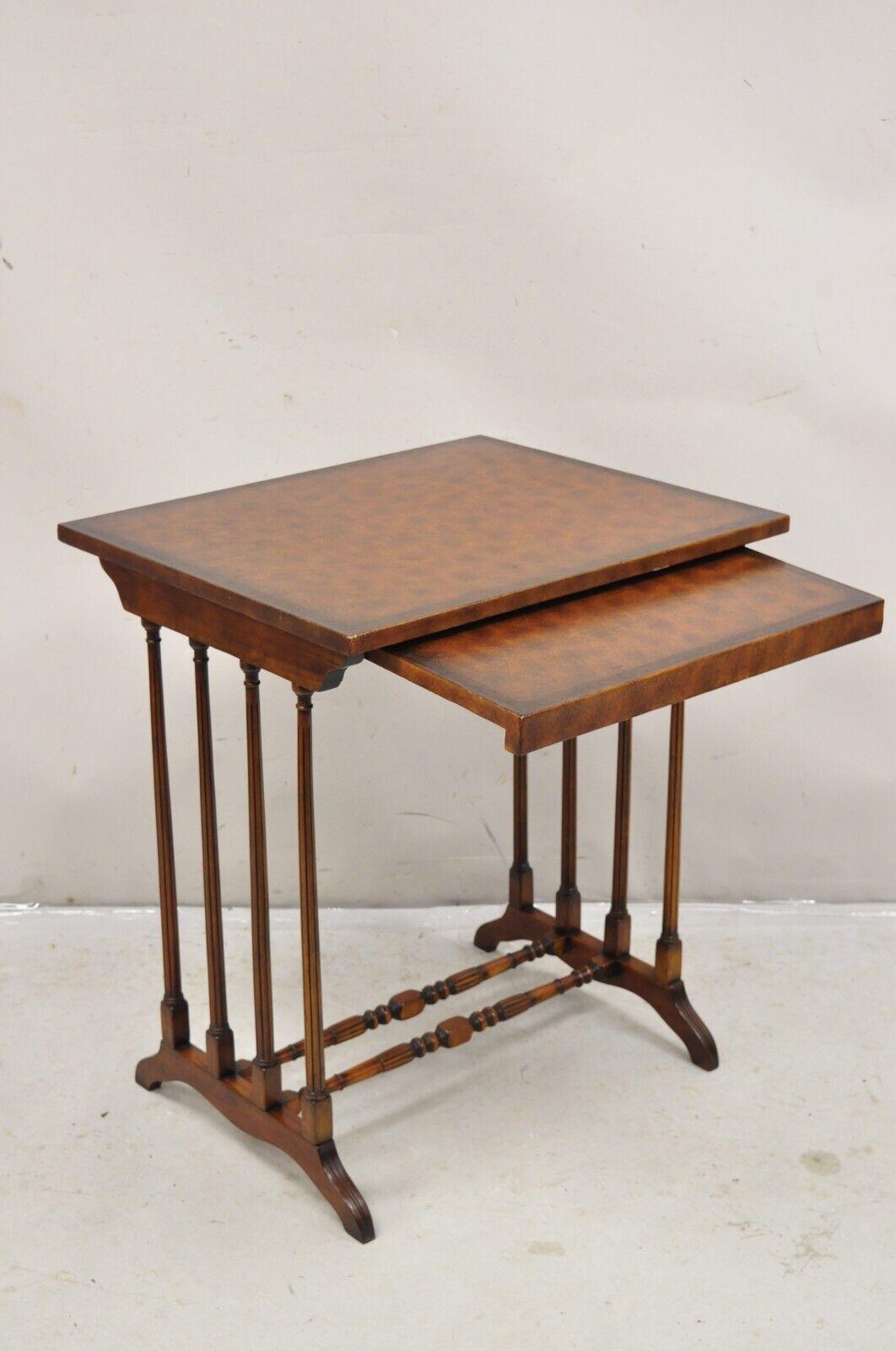 Table d'appoint de style Régence en acajou brun avec cuir estampé par Highland House en vente 4