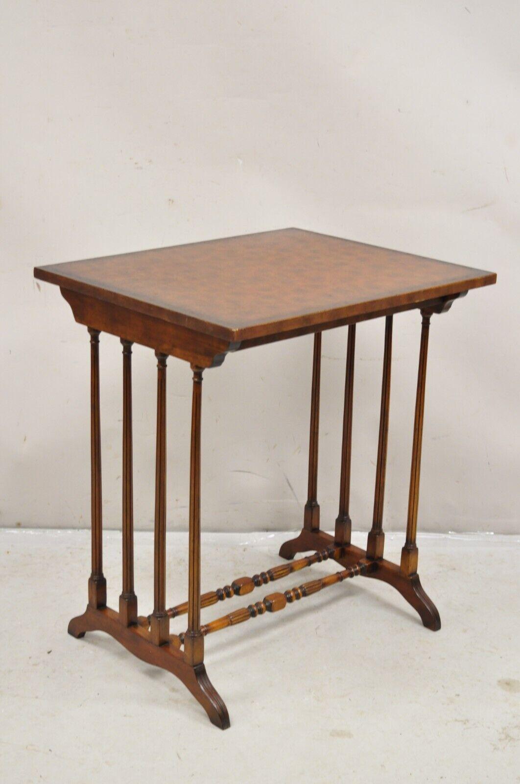 Table d'appoint de style Régence en acajou brun avec cuir estampé par Highland House en vente 7