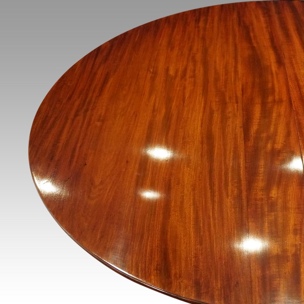 Mahogany Regency style mahogany dining table For Sale