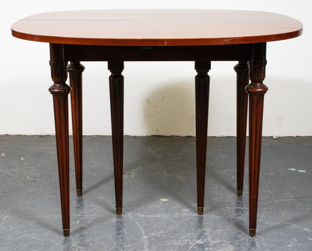 Regency Style Mahogany Drop Leaf Dining Table In Good Condition In New York, NY