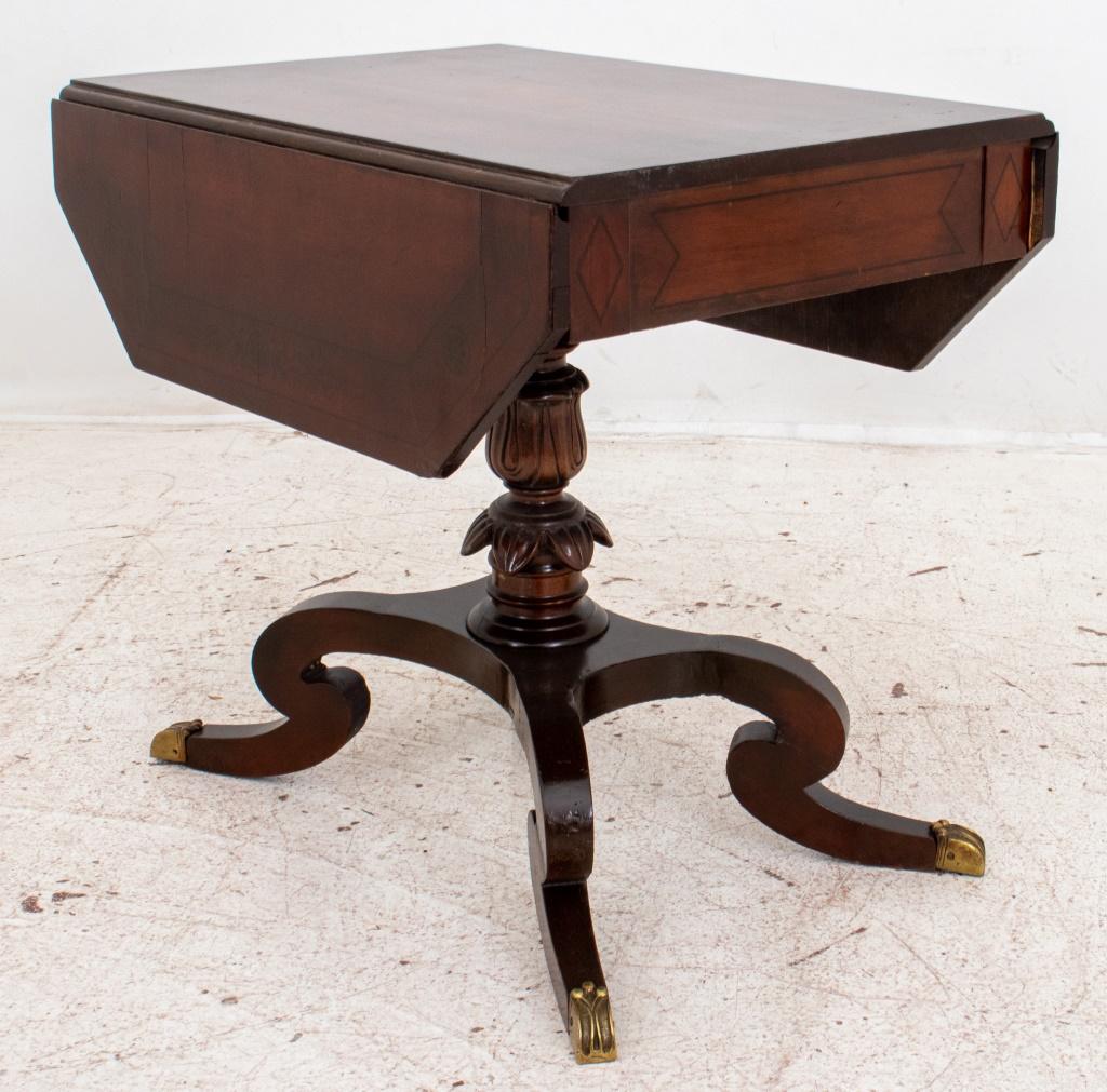 Regency Style Mahogany Drop-Leaf Table In Good Condition For Sale In New York, NY