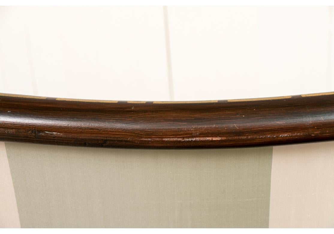 Regency-Stil Mahagoni vergoldet verziert Sessel (Stoff) im Angebot