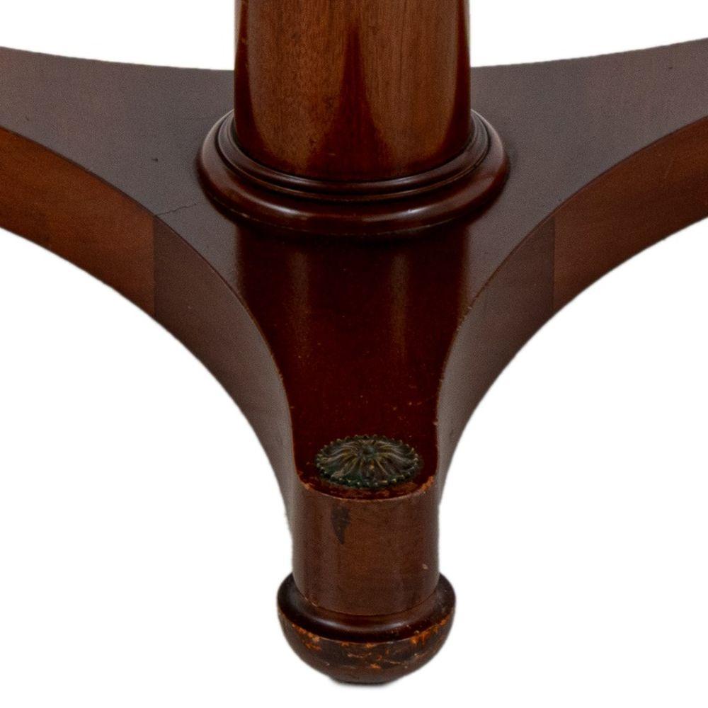 Regency Style Mahagoni Marmorplatte Sockel Tisch (20. Jahrhundert) im Angebot