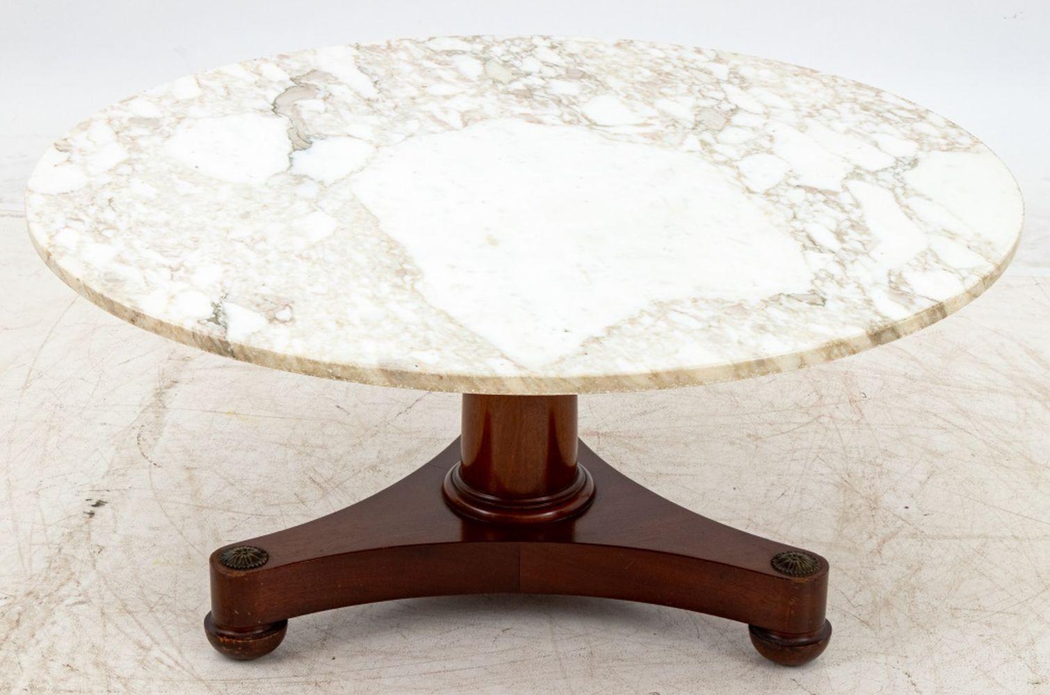 Regency Style Mahagoni Marmorplatte Sockel Tisch im Angebot 1