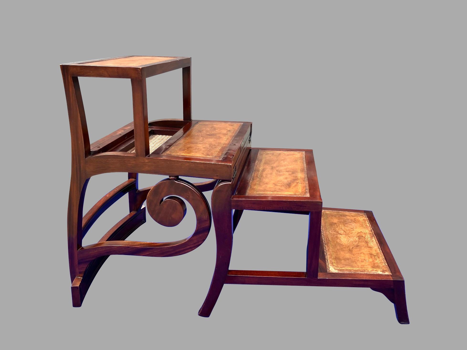 Sedia da biblioteca metamorfica in stile Regency in mogano con quattro gradini rivestiti in pelle in vendita 3