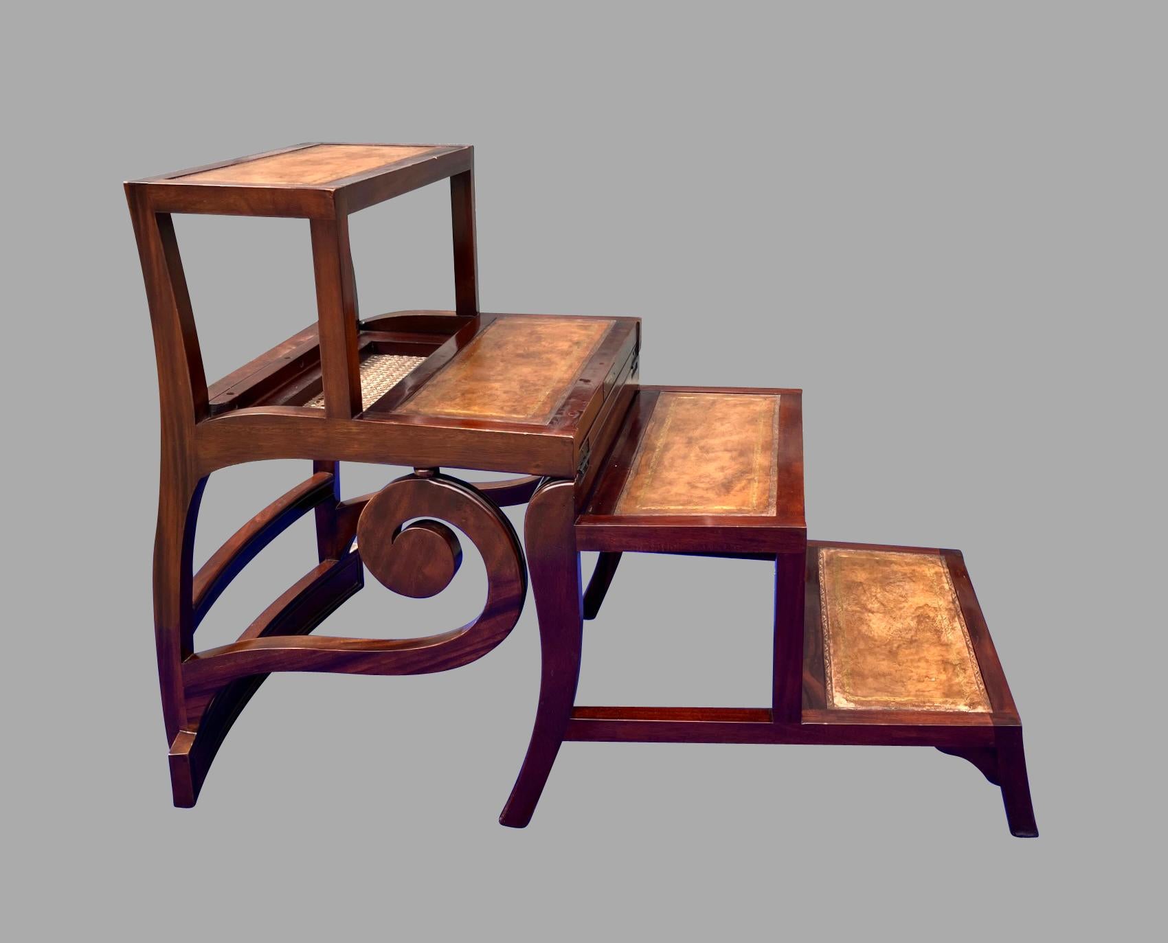 Sedia da biblioteca metamorfica in stile Regency in mogano con quattro gradini rivestiti in pelle in vendita 2