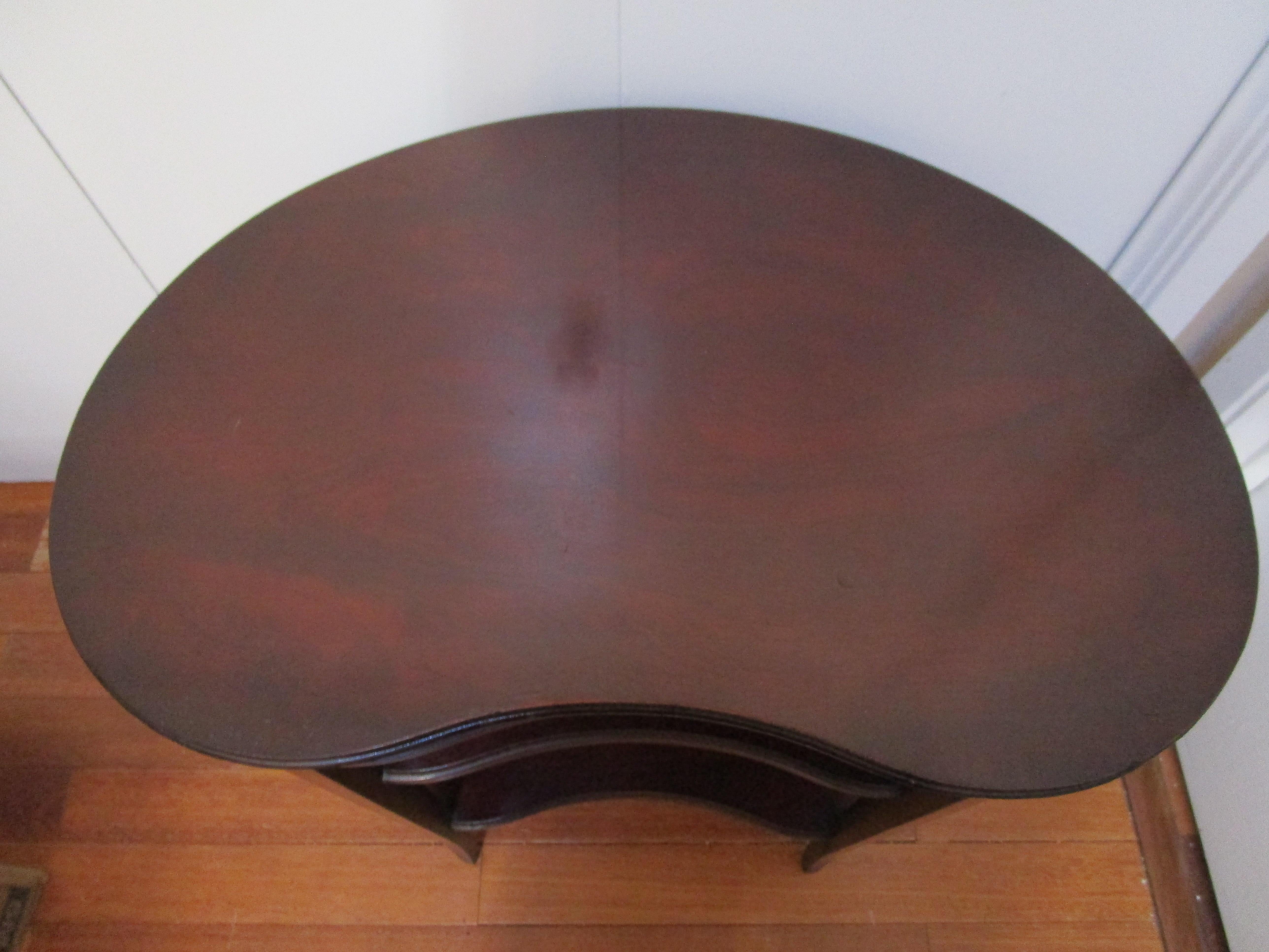 Regency Style Mahogany Kidney Shaped Side Table In Good Condition In Lomita, CA