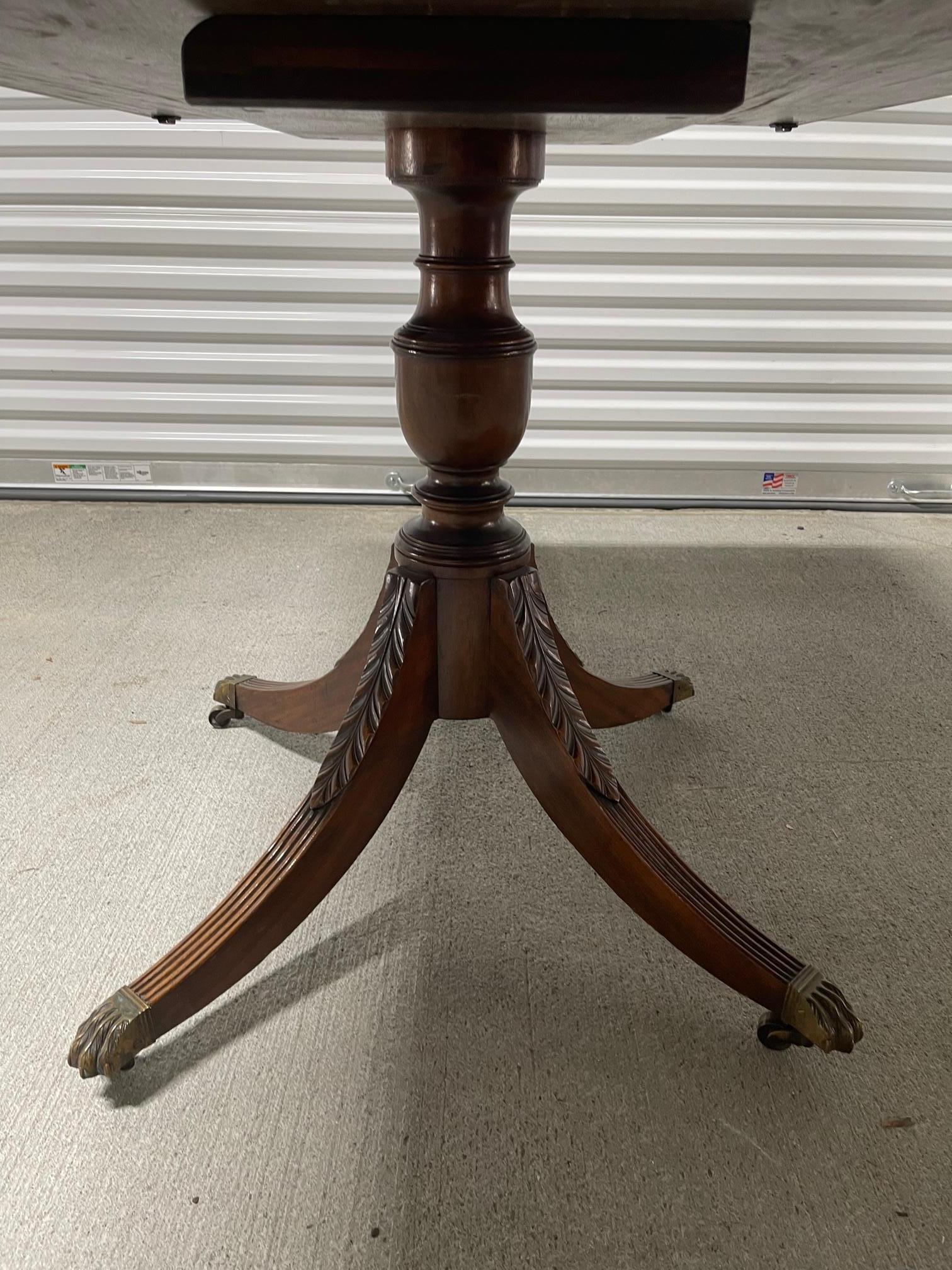 Regency Style Mahogany Three Pedestal Dining Table, Early 20th Century In Good Condition For Sale In Savannah, GA