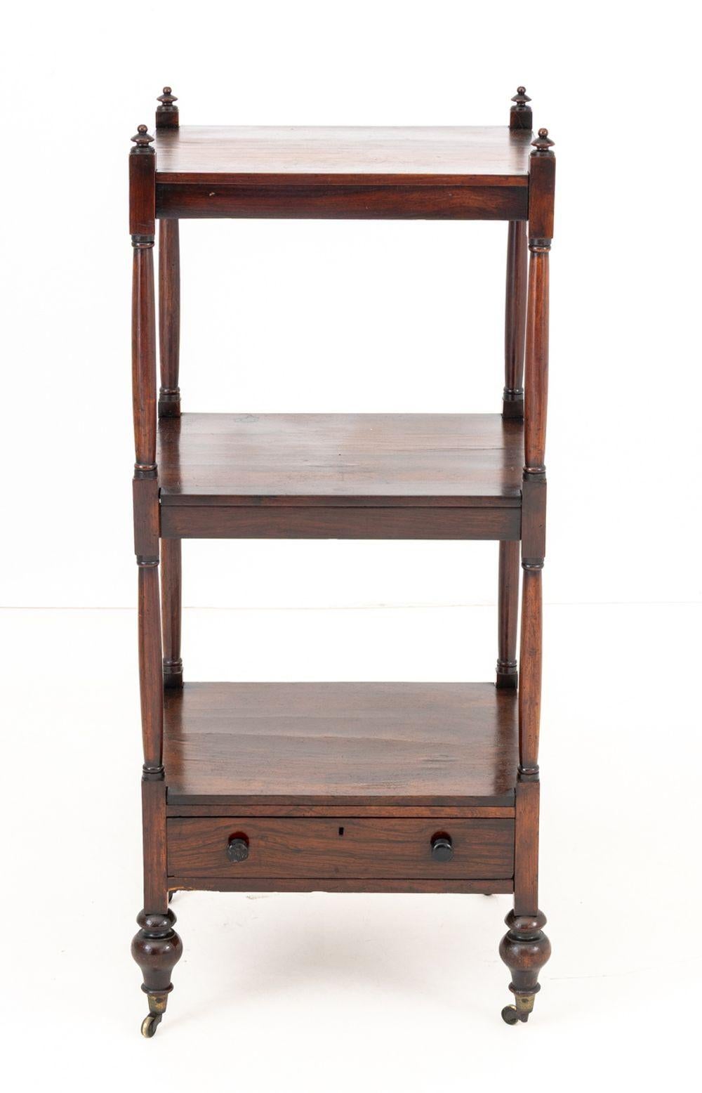 Whatnot de caoba de tres pisos estilo Regencia Británico en venta