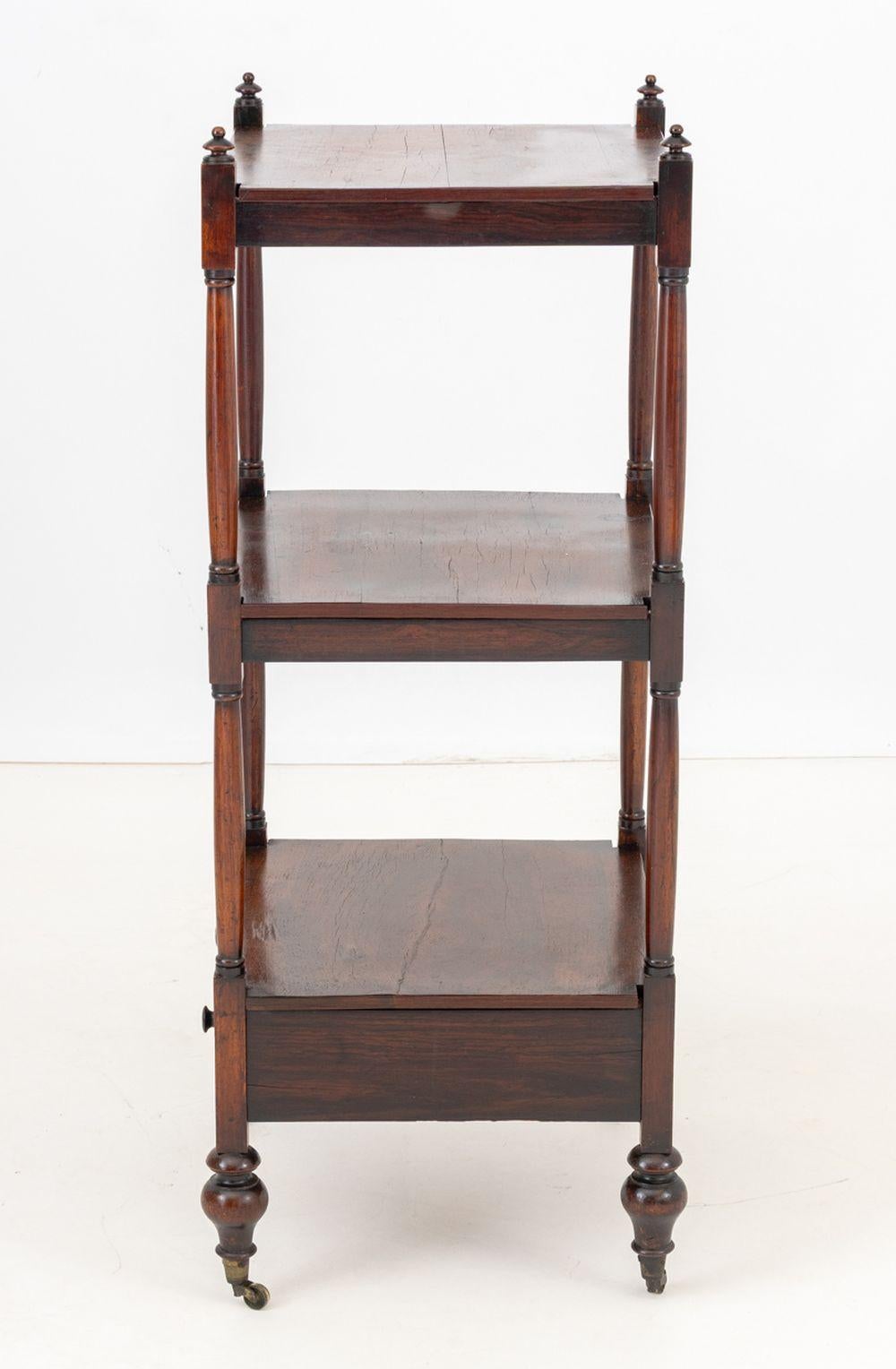 Whatnot de caoba de tres pisos estilo Regencia en venta 1