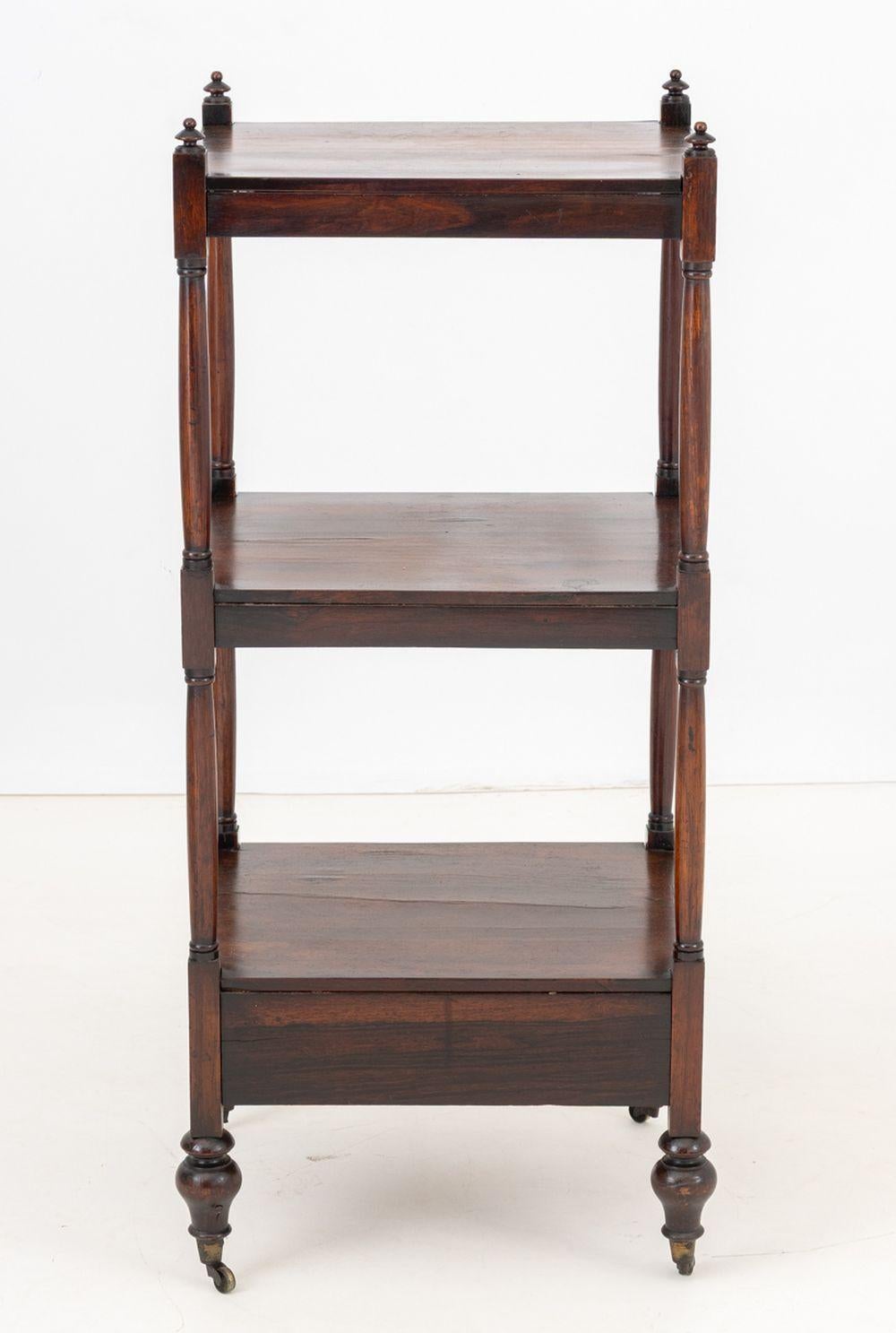 Whatnot de caoba de tres pisos estilo Regencia en venta 2