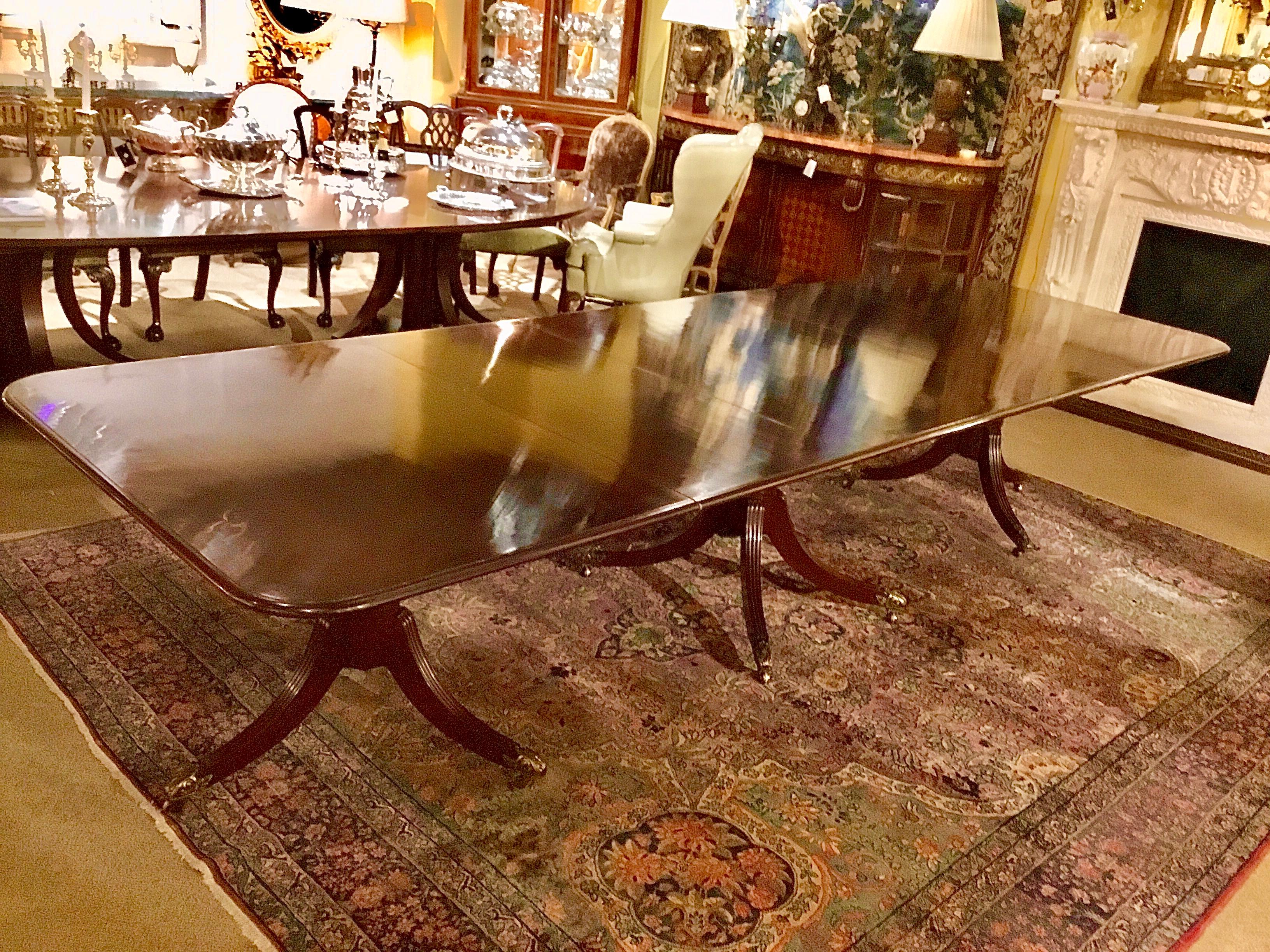 Regency-Style Mahogany Triple Pedestal Banquet Table, circa 1920 In Good Condition In Houston, TX