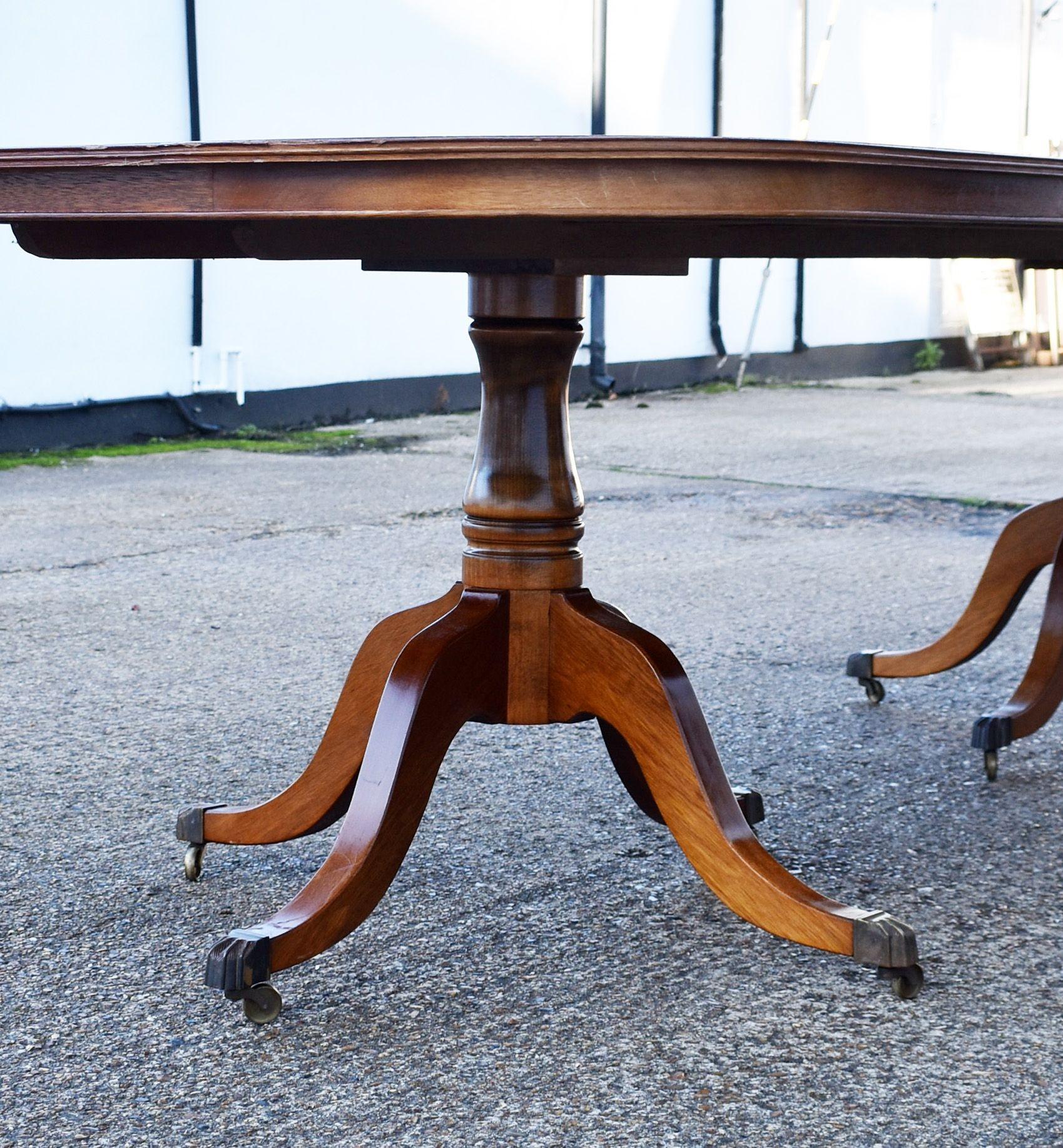 Regency Style Mahogany Twin Pillar Dining/Boardroom Table In Good Condition For Sale In Chelmsford, Essex