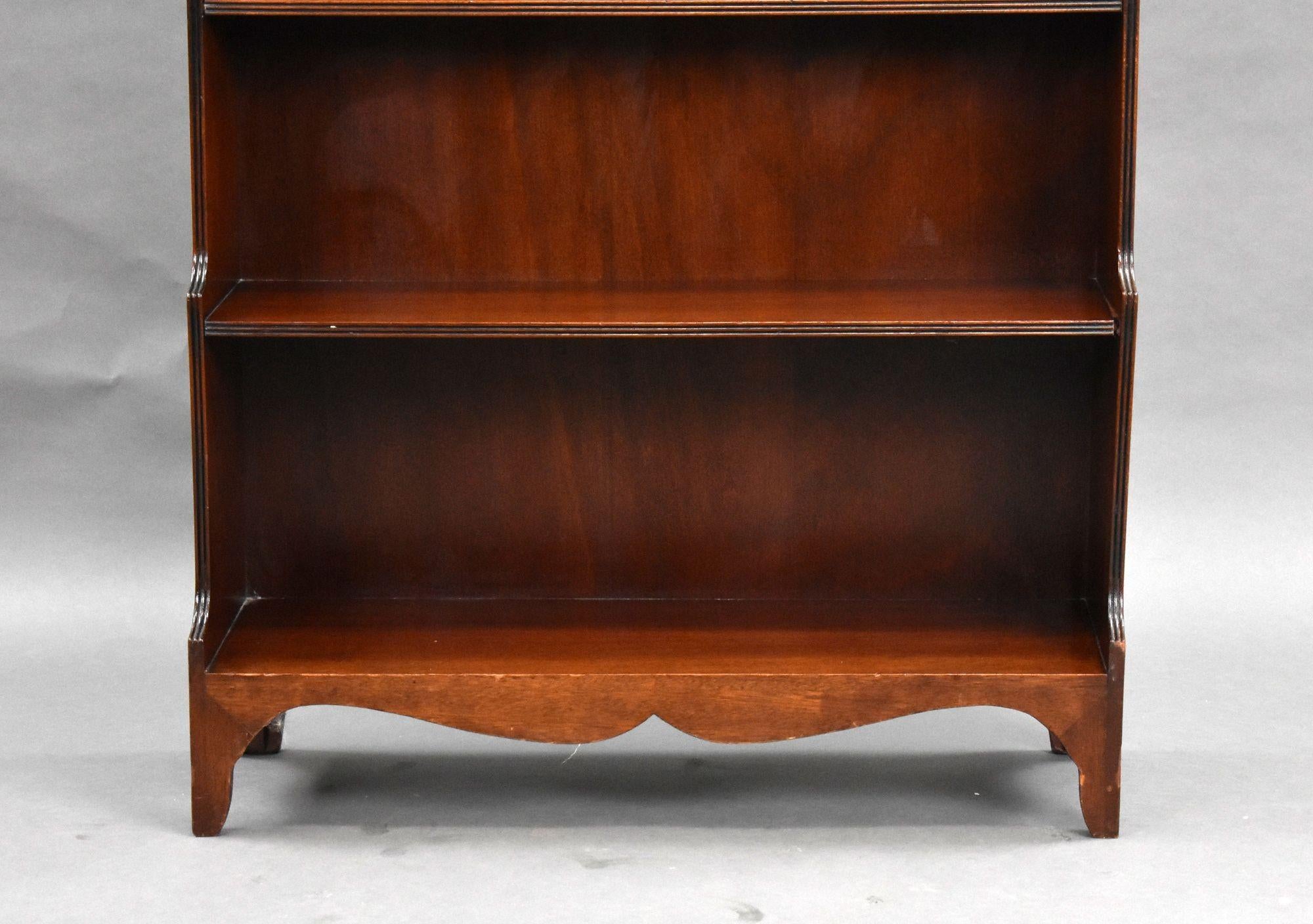 Regency Style Mahogany Waterfall Bookcase In Good Condition In Chelmsford, Essex