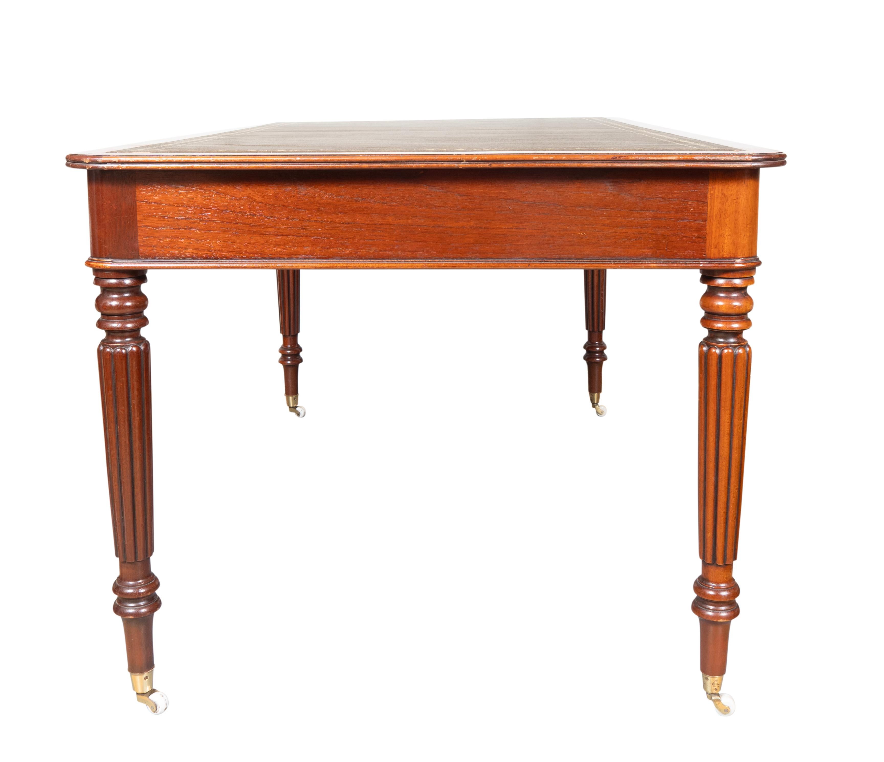 Regency Style Mahogany Writing Table Bon état - En vente à Essex, MA
