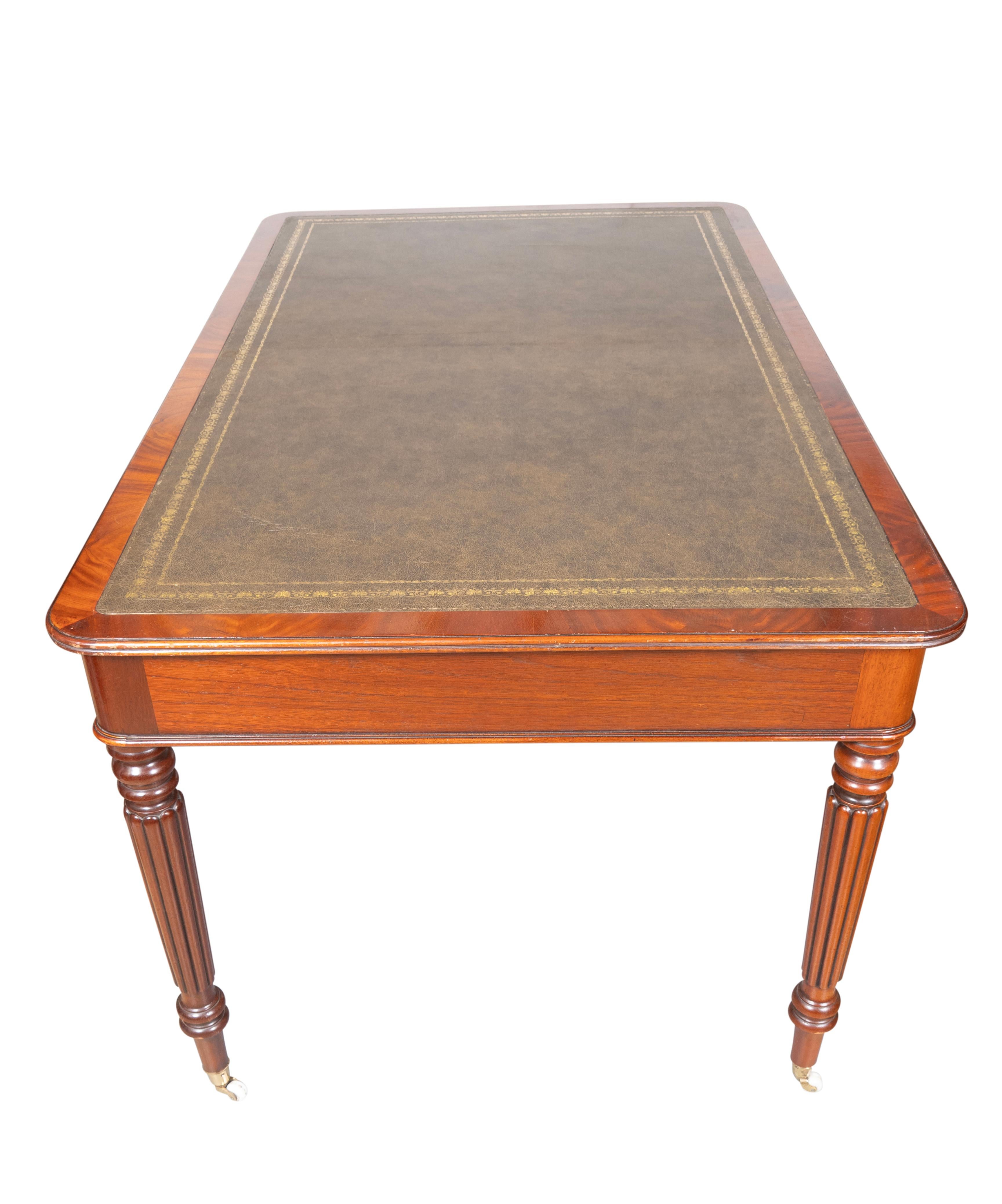 XIXe siècle Regency Style Mahogany Writing Table en vente
