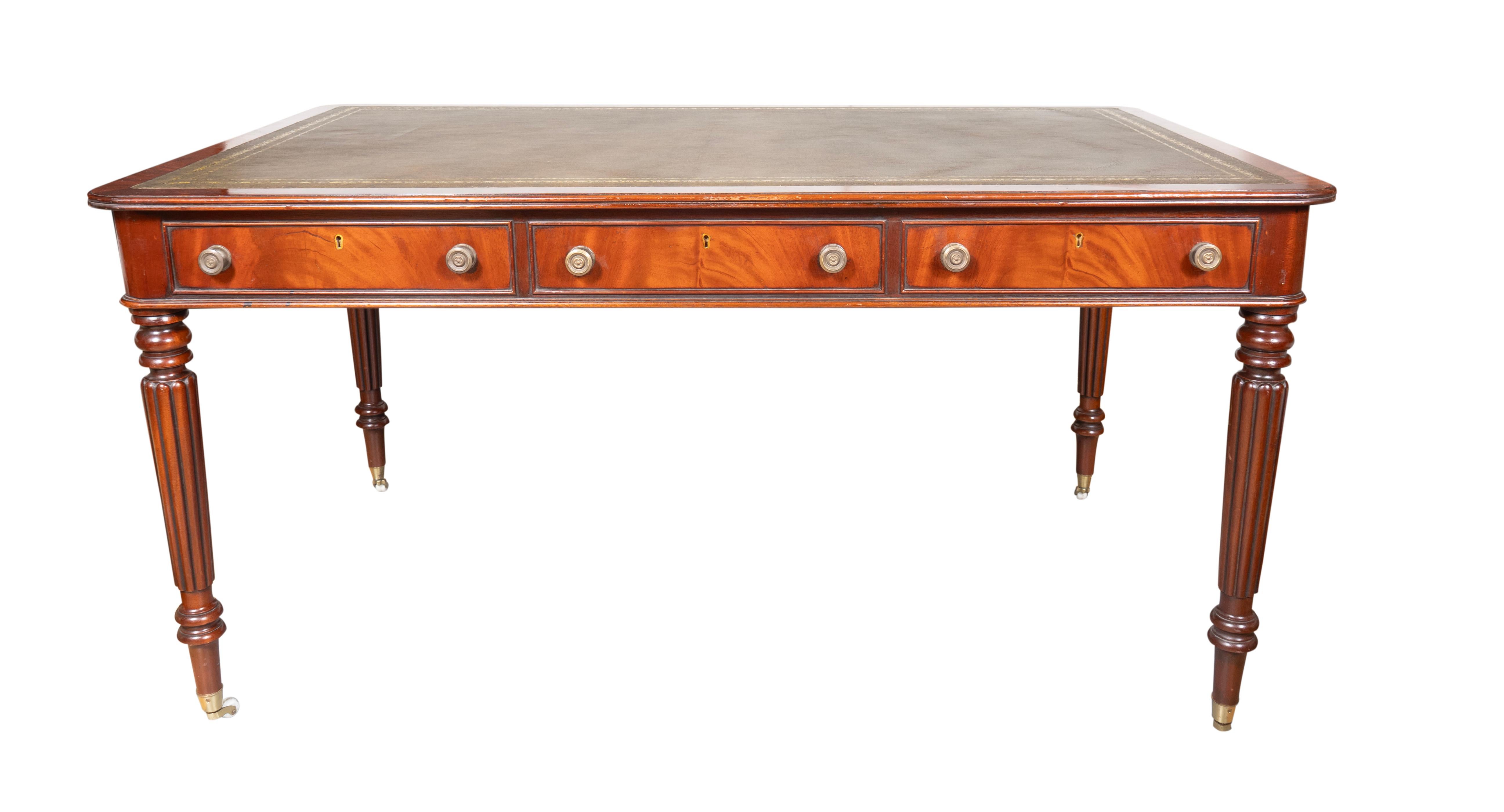 Laiton Regency Style Mahogany Writing Table en vente