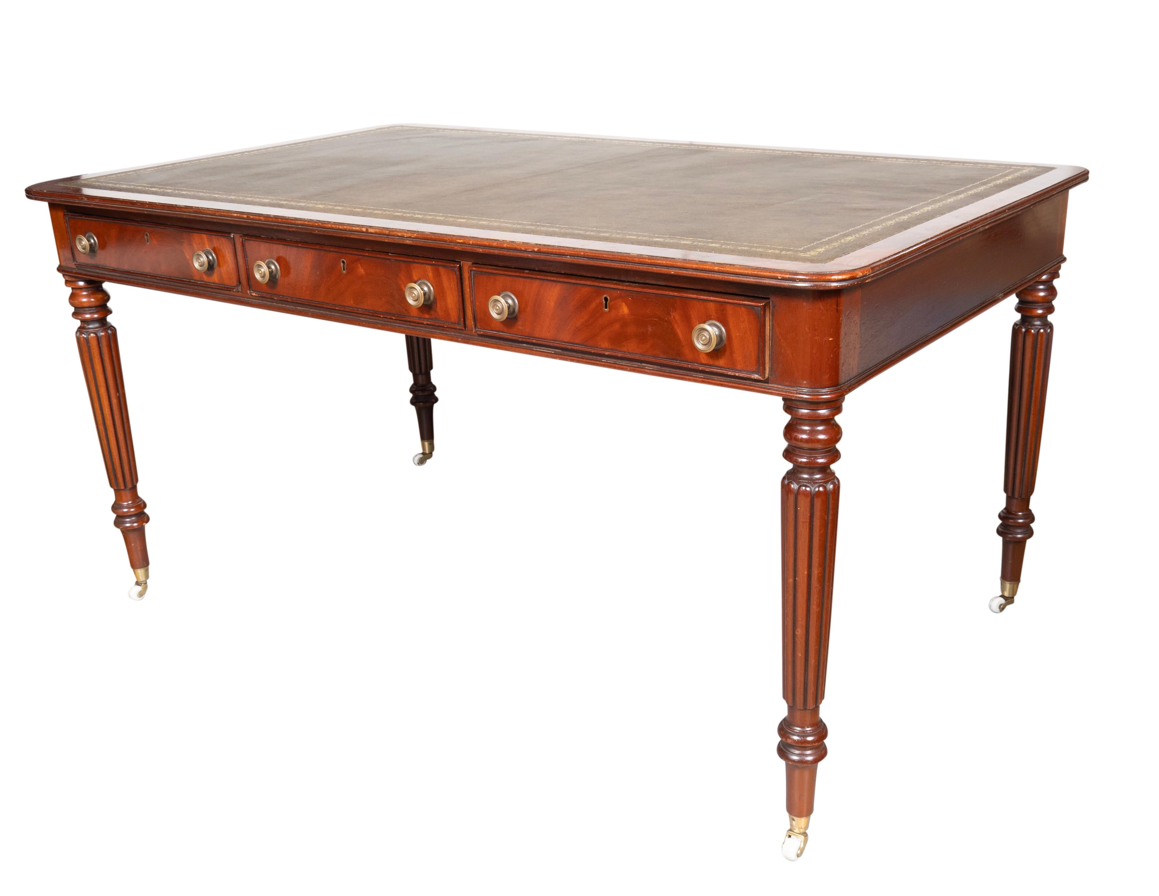 Regency Style Mahogany Writing Table en vente 1