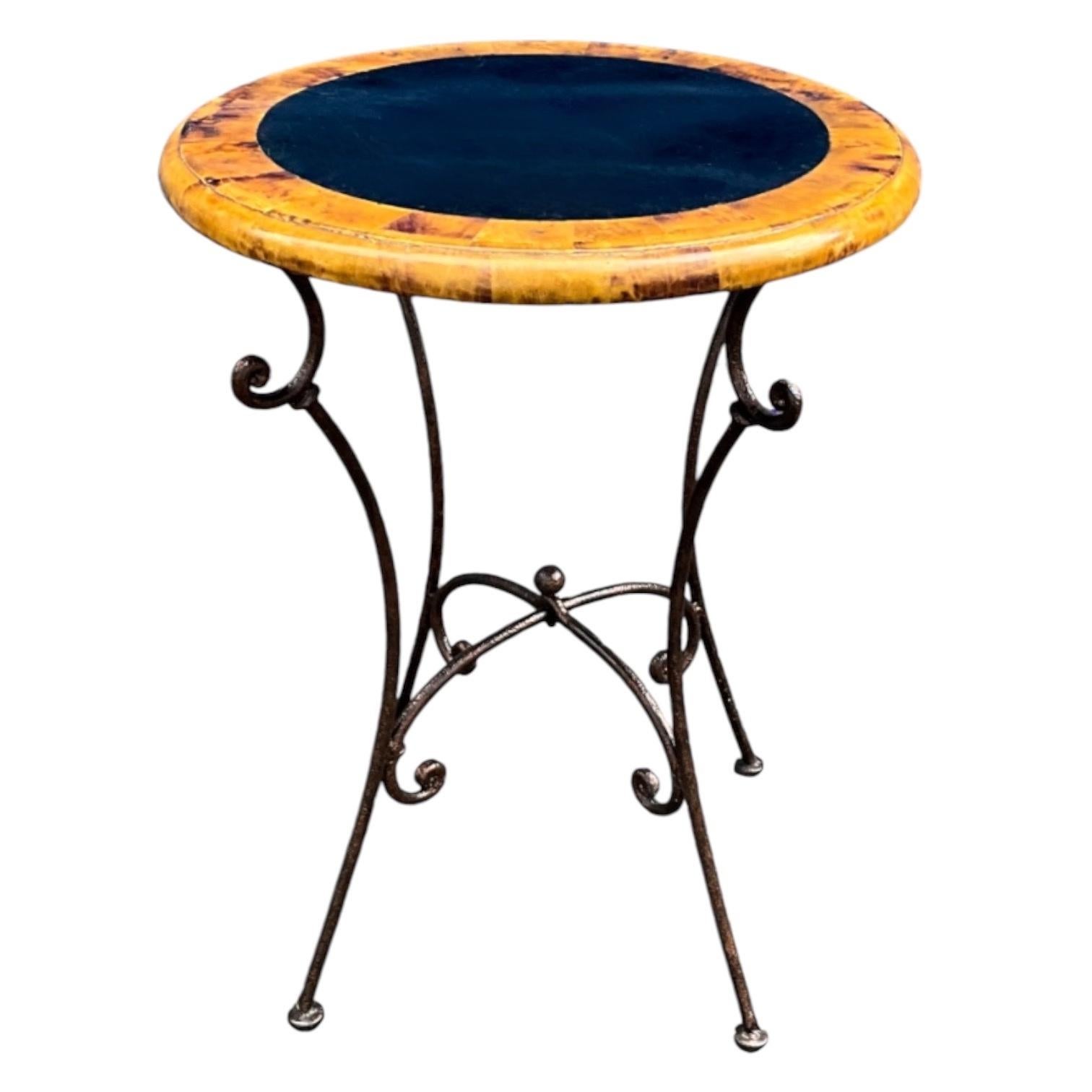 Regency Tables d'appoint Maitland-Smith Penshell Faux Tortoise de style Régence avec bases en fer - S/2 en vente