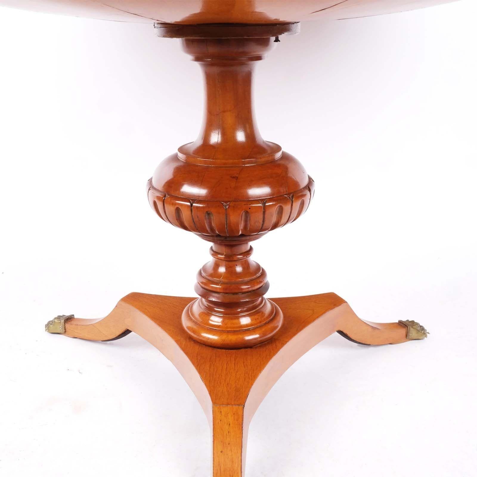 Regency-Style Maple & Walnut Sunburst Inlaid Pedestal Table In Good Condition For Sale In Los Angeles, CA