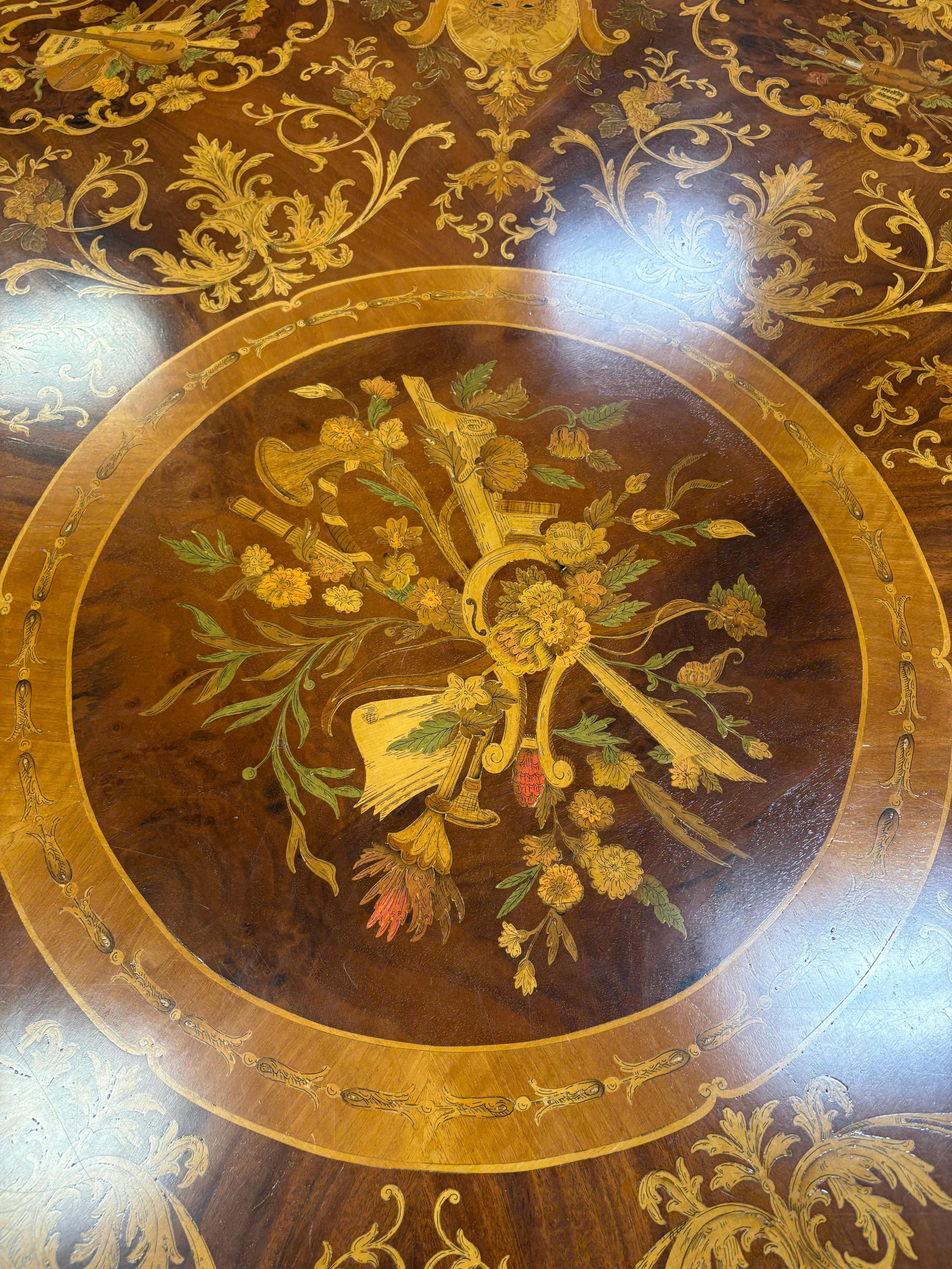 Regency Table centrale en marqueterie, loupe et bronze de style Régence, 20e siècle en vente